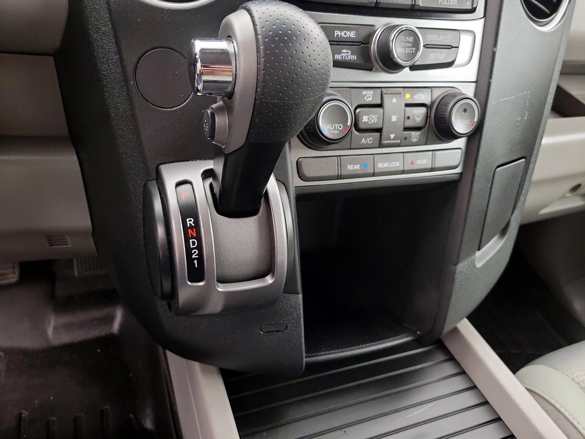 Thumbnail: 2015 Honda Pilot - 16