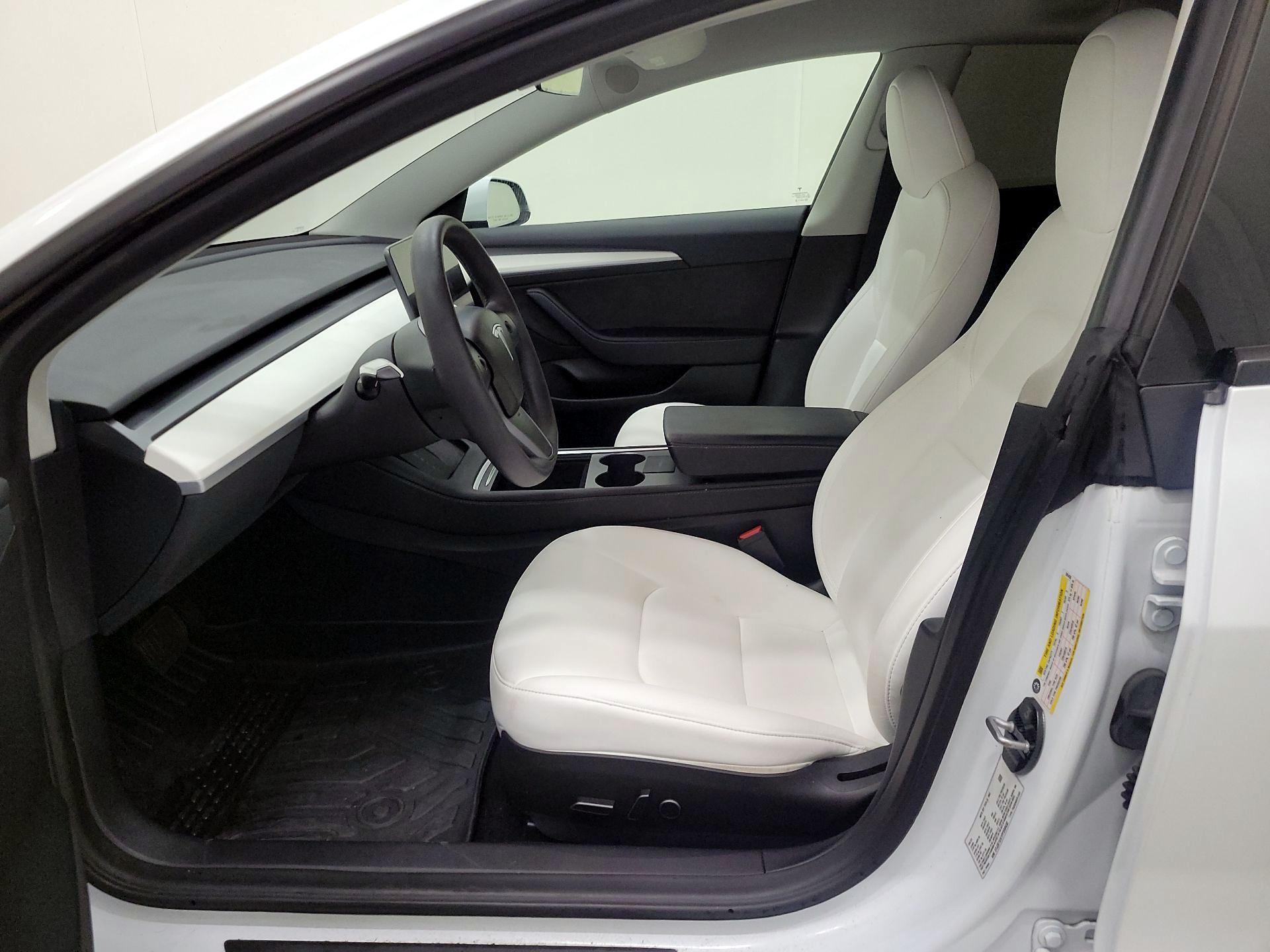 Thumbnail: 2023 Tesla Model 3 - 11