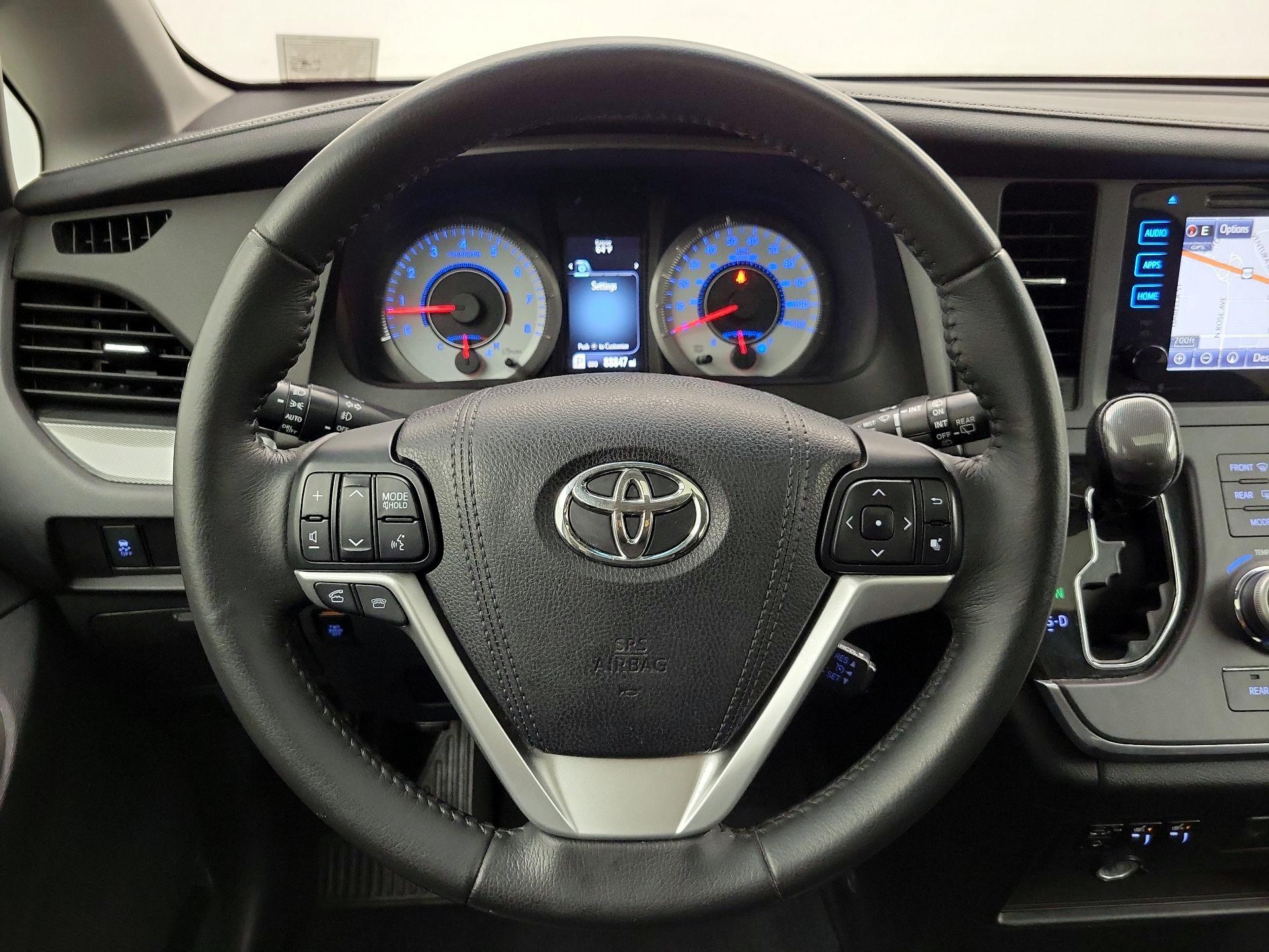 Thumbnail: 2015 Toyota Sienna - 10