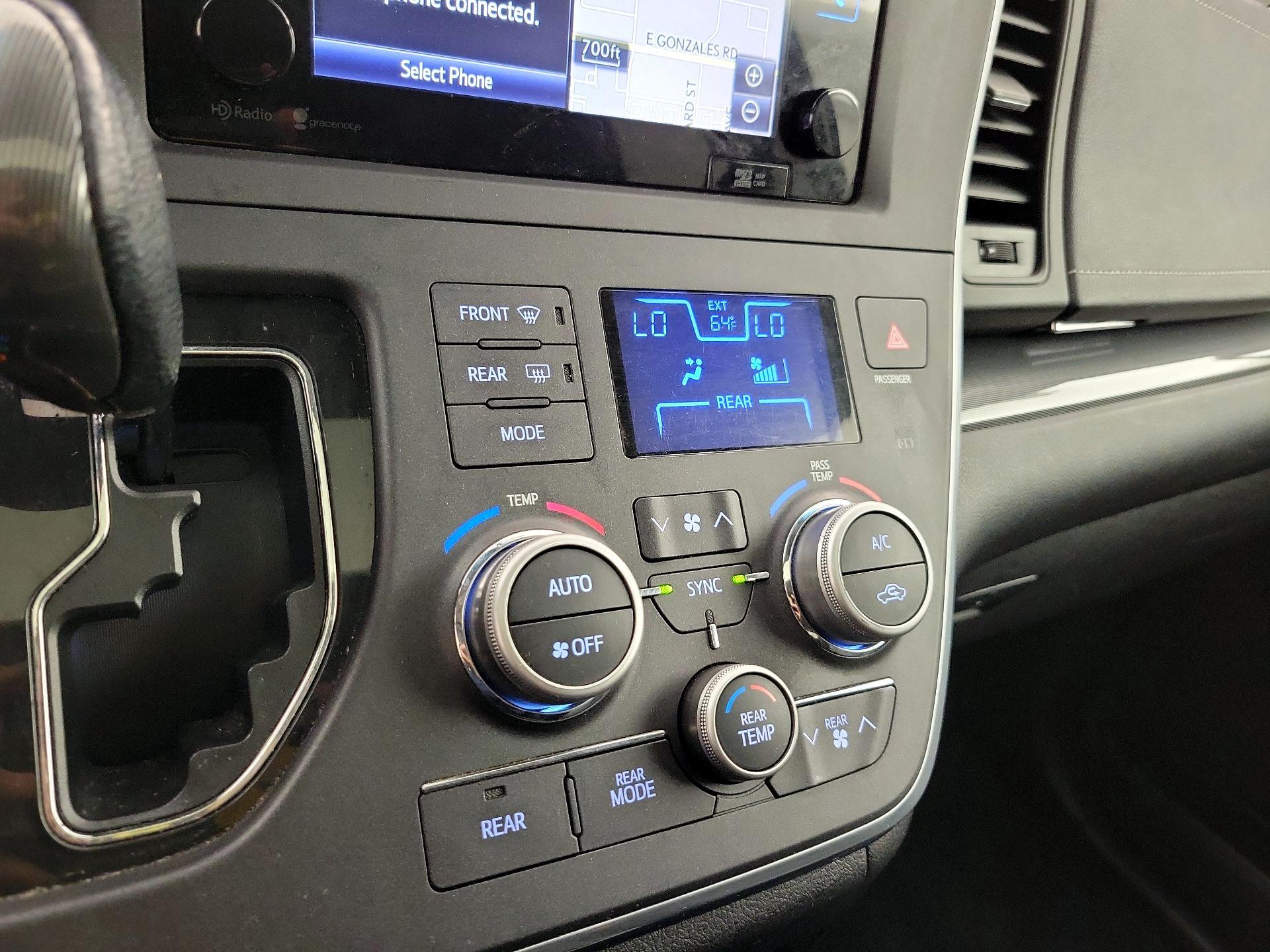 Thumbnail: 2015 Toyota Sienna - 17