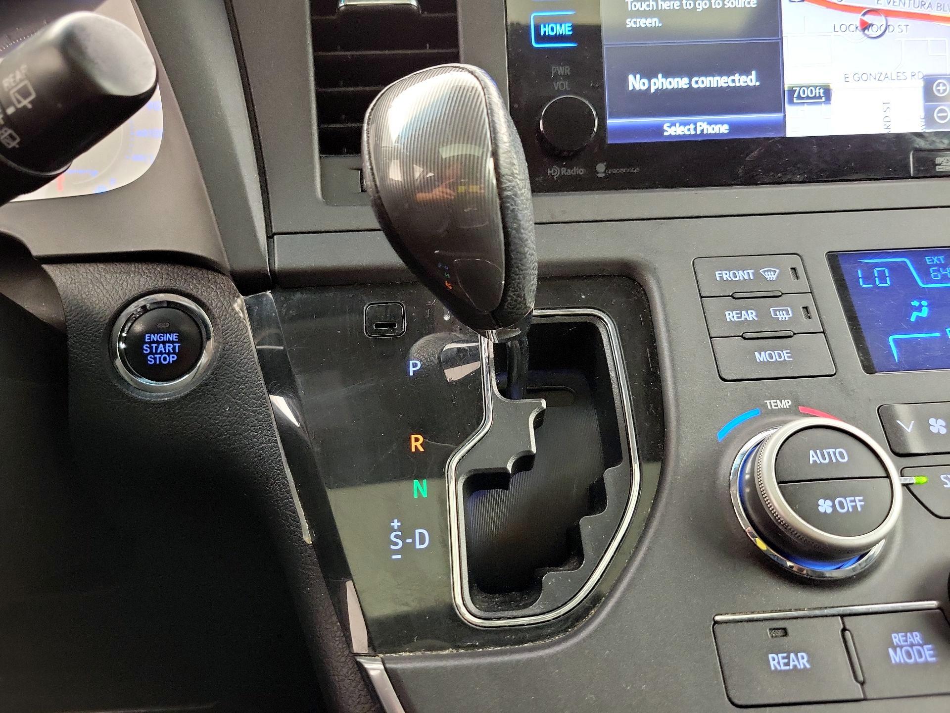 Thumbnail: 2015 Toyota Sienna - 18