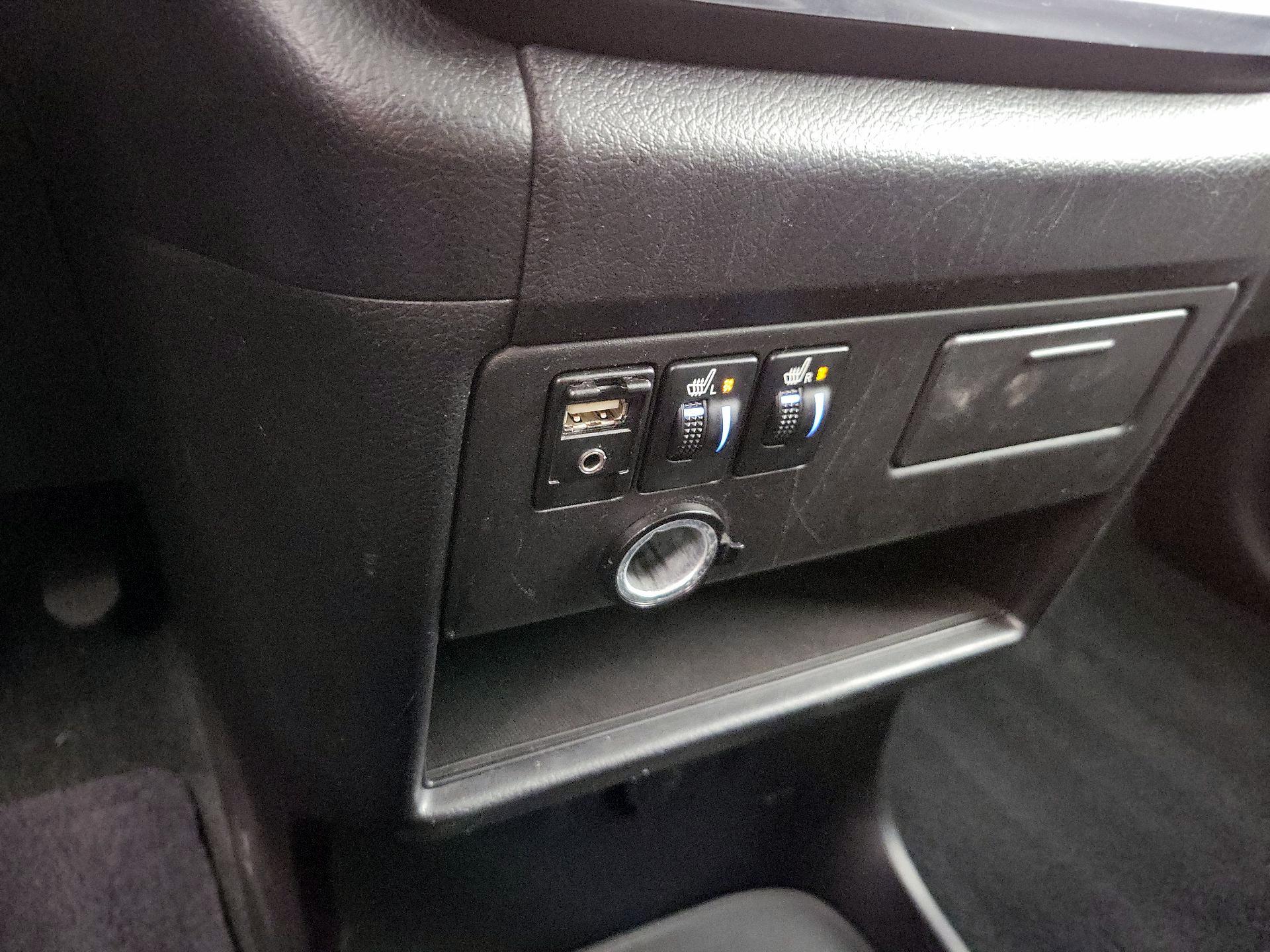 Thumbnail: 2015 Toyota Sienna - 19