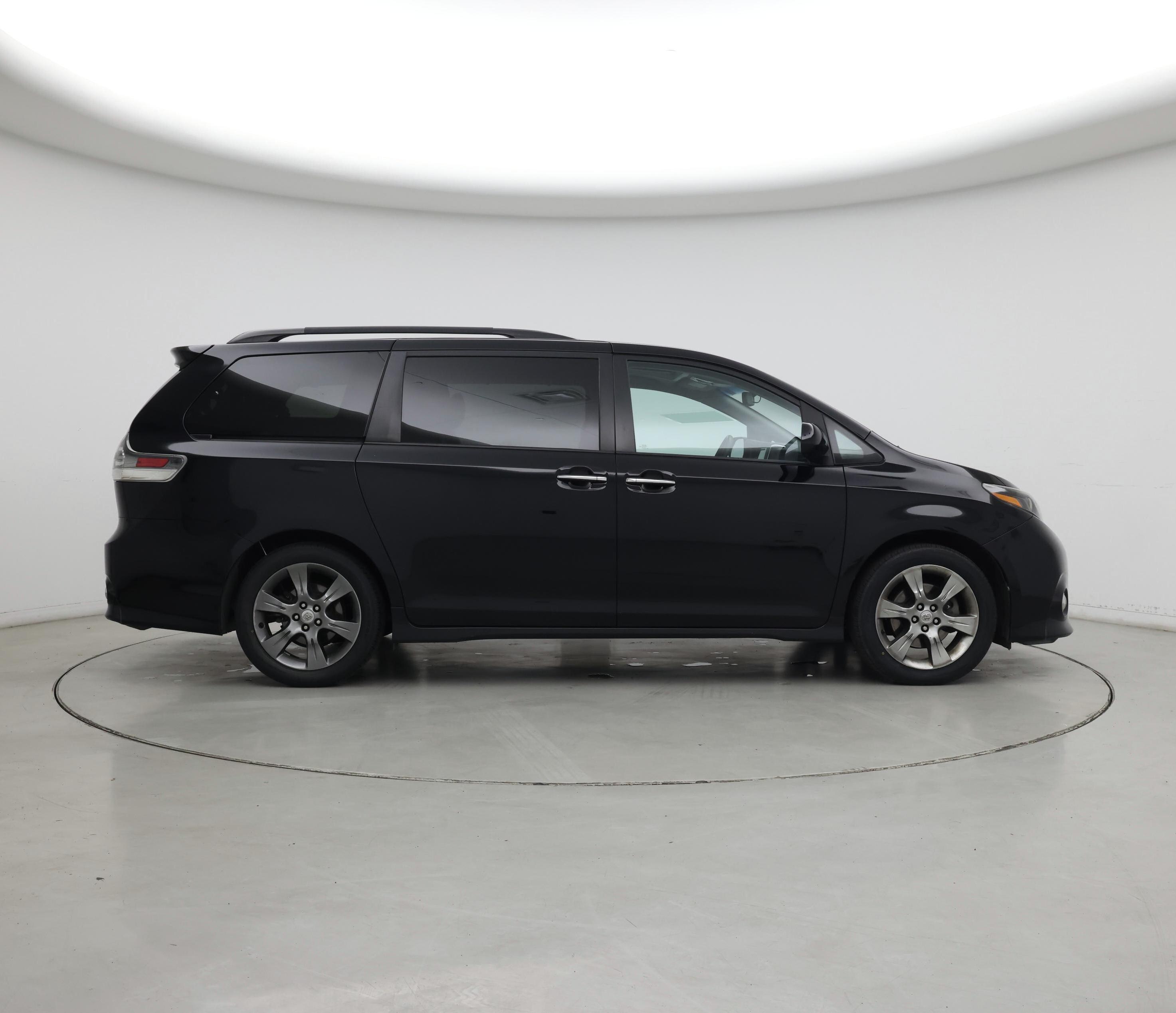 Thumbnail: 2015 Toyota Sienna - 7