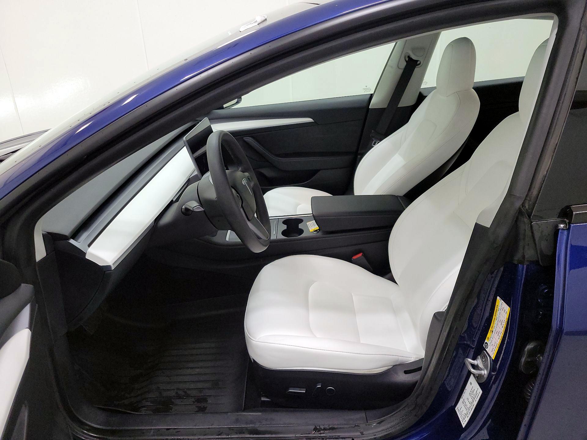 Thumbnail: 2022 Tesla Model 3 - 11