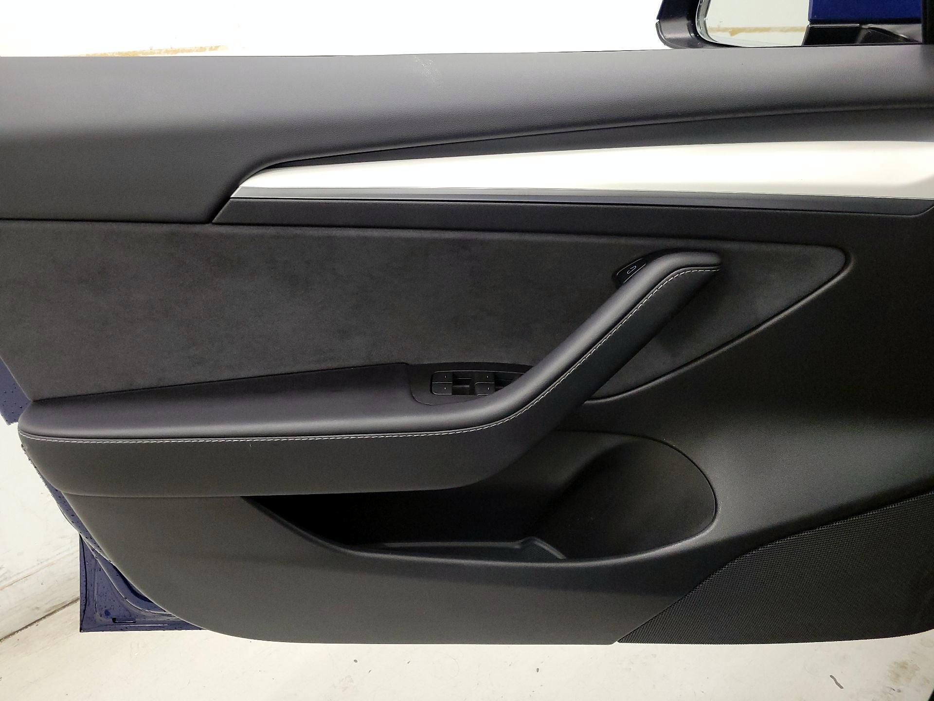 Thumbnail: 2022 Tesla Model 3 - 12