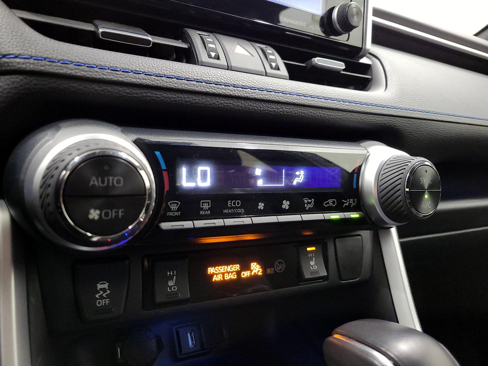 Thumbnail: 2020 Toyota RAV4 - 16