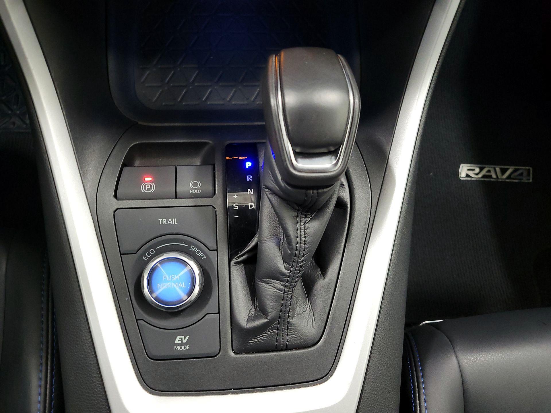 Thumbnail: 2020 Toyota RAV4 - 17