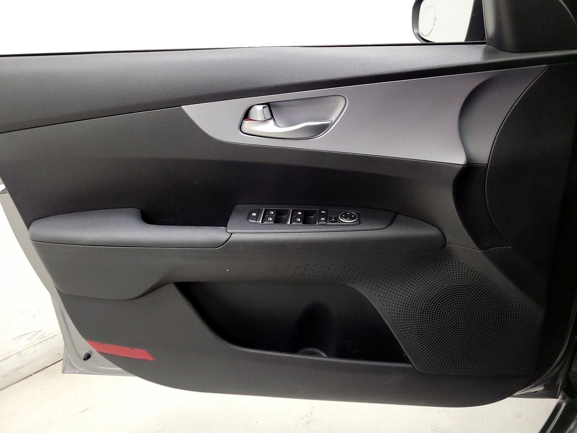 Thumbnail: 2023 Kia Forte - 12