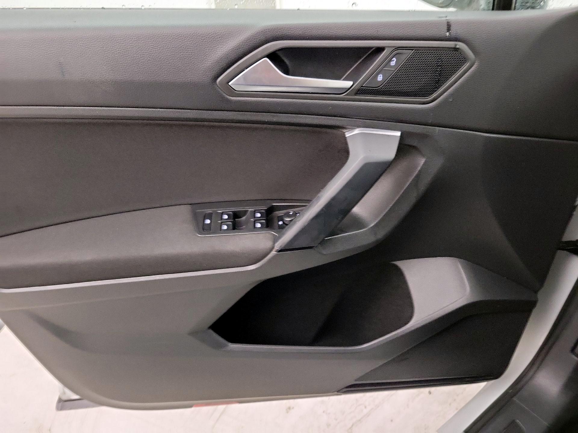 Thumbnail: 2019 Volkswagen Tiguan - 12