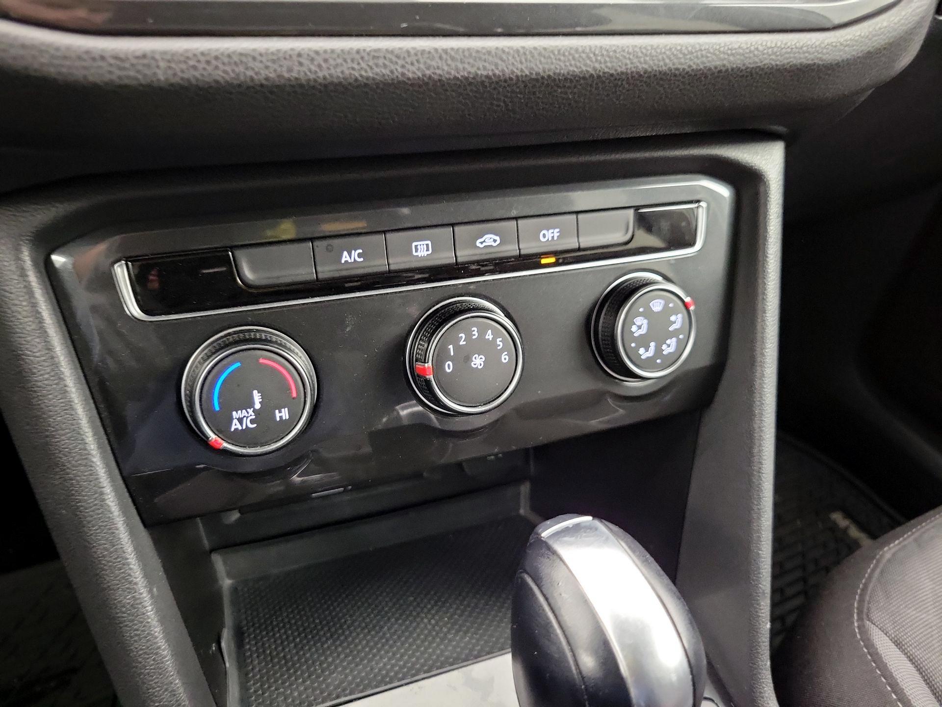 Thumbnail: 2019 Volkswagen Tiguan - 16