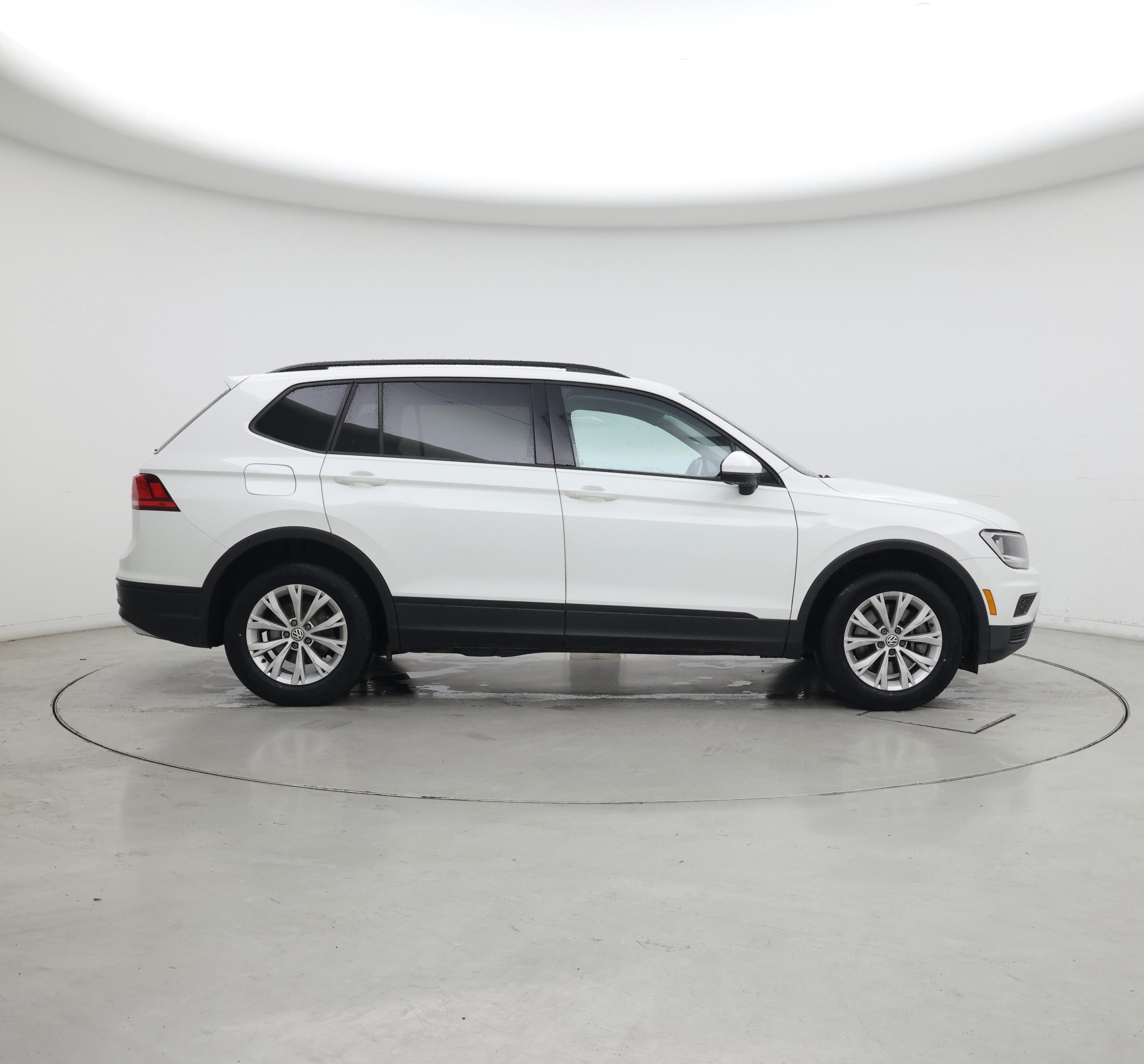 Thumbnail: 2019 Volkswagen Tiguan - 7