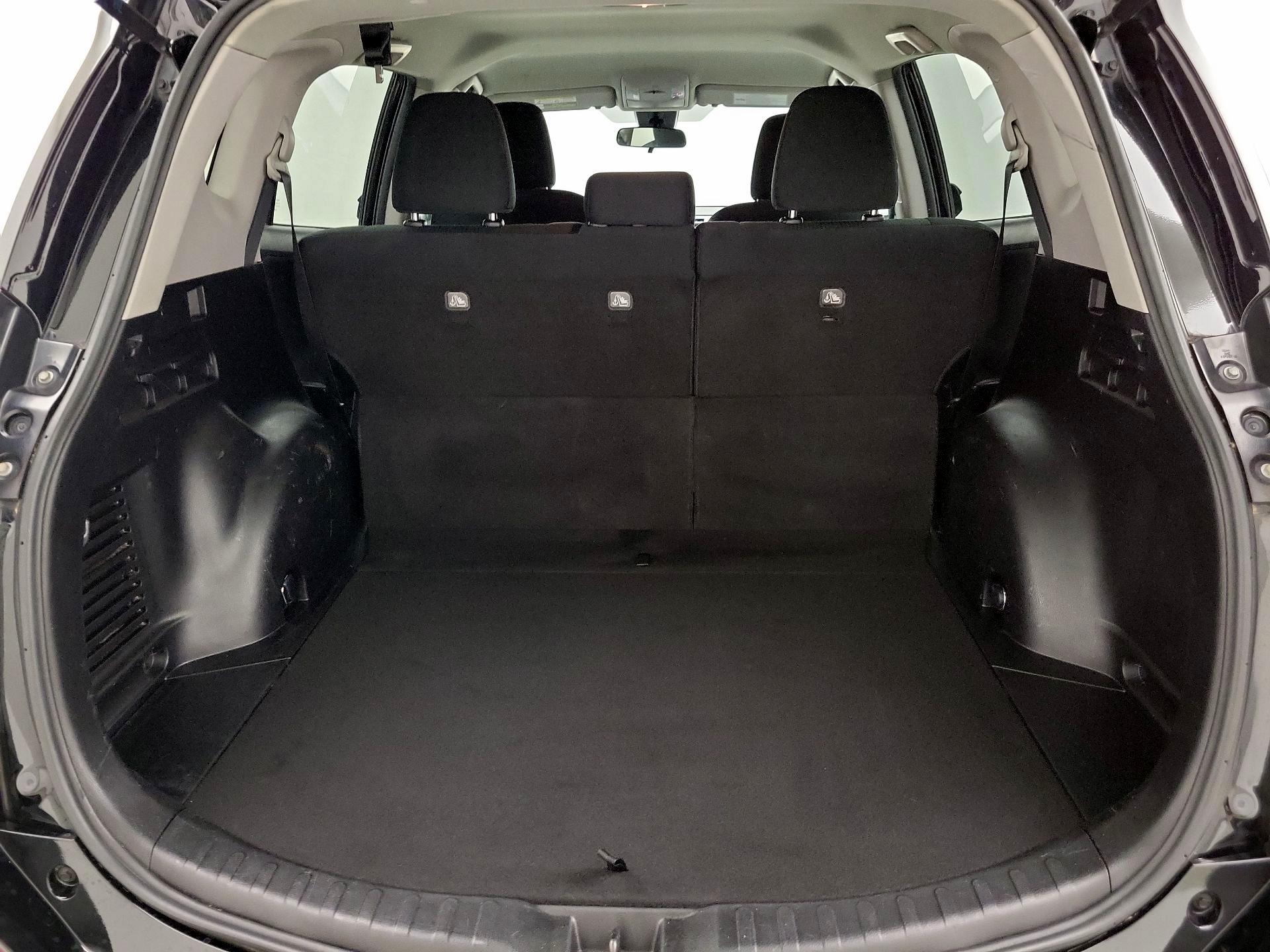 Thumbnail: 2017 Toyota RAV4 - 20