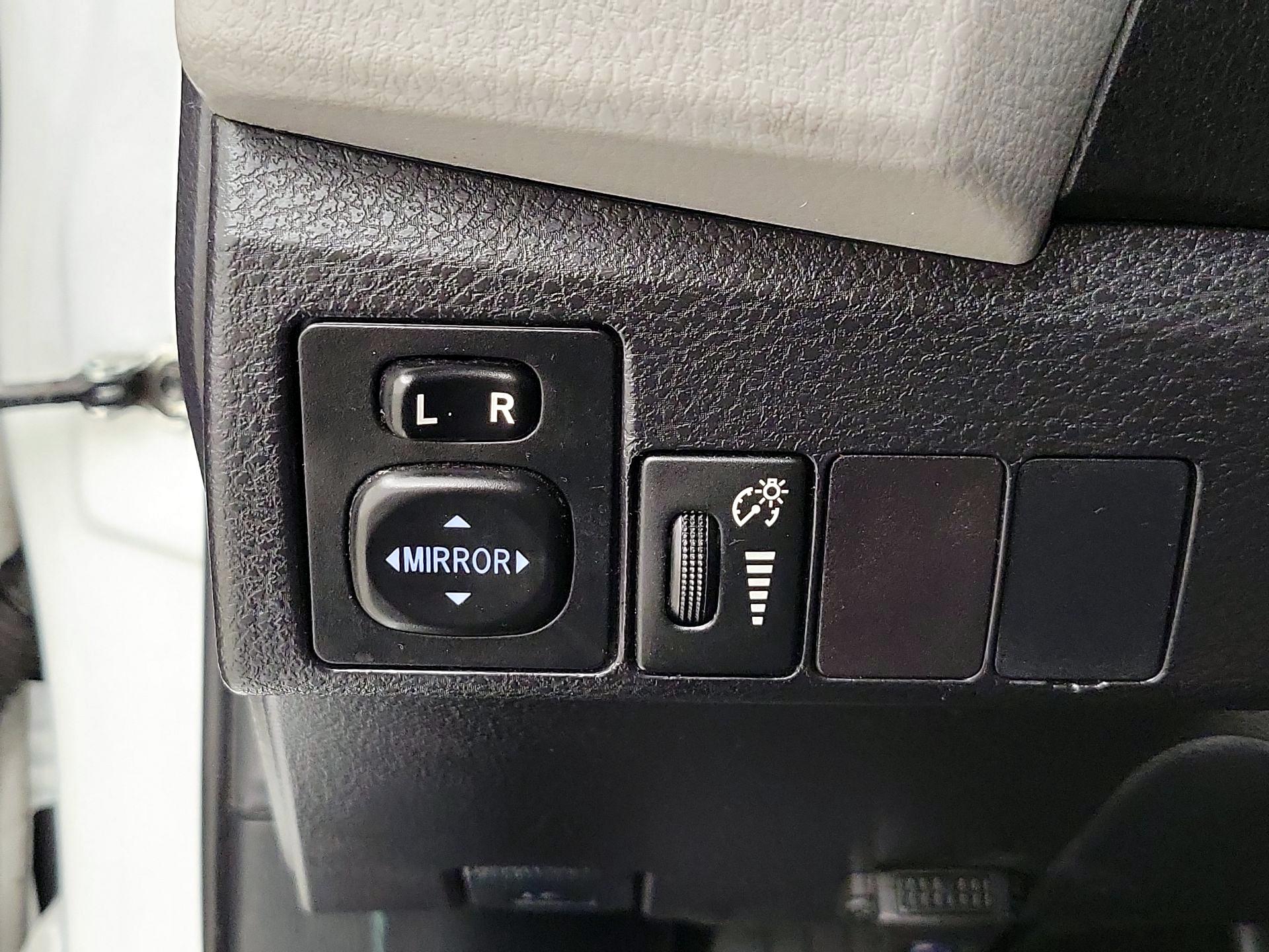 Thumbnail: 2015 Toyota Corolla - 13