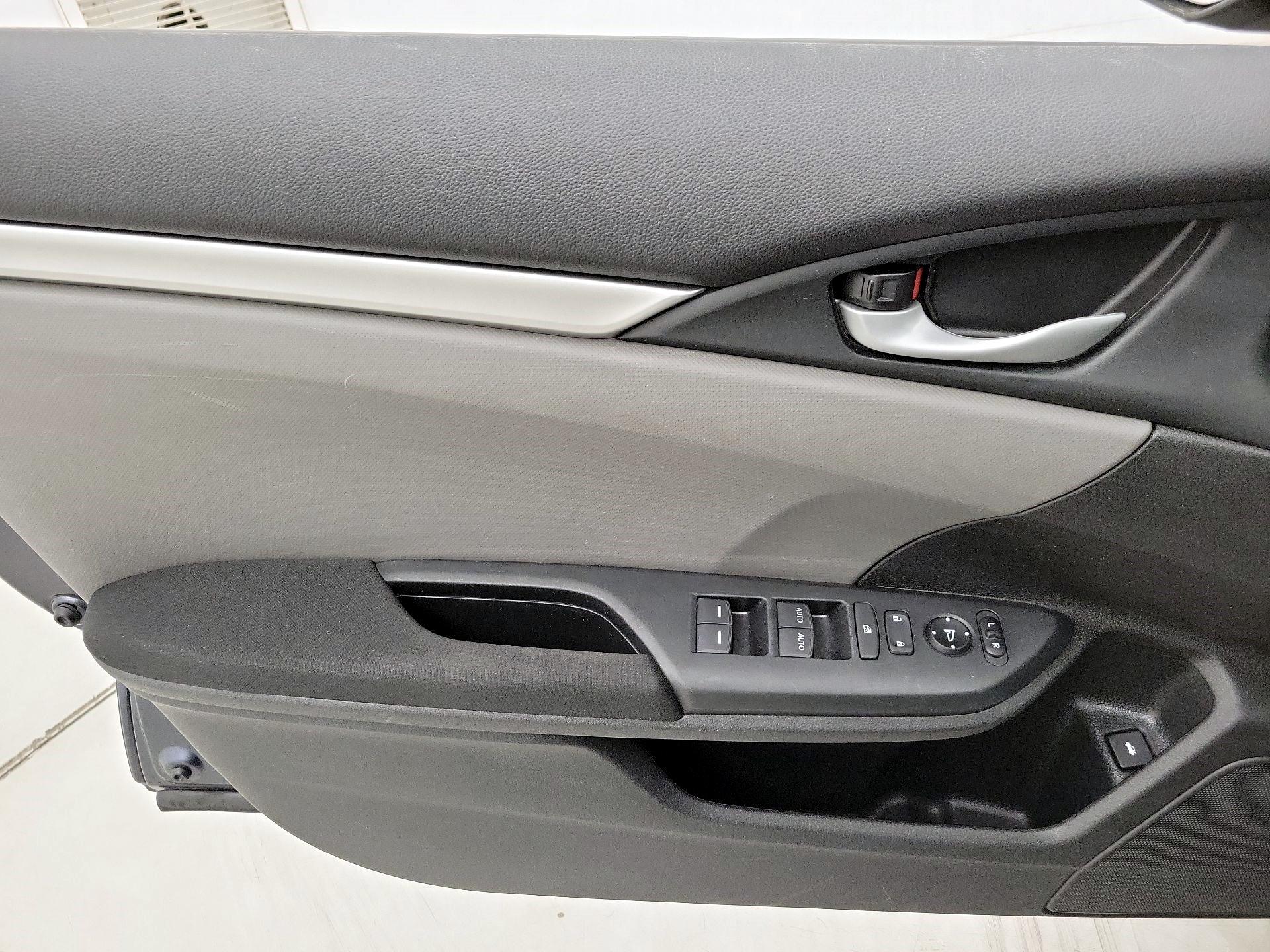 Thumbnail: 2016 Honda Civic - 12