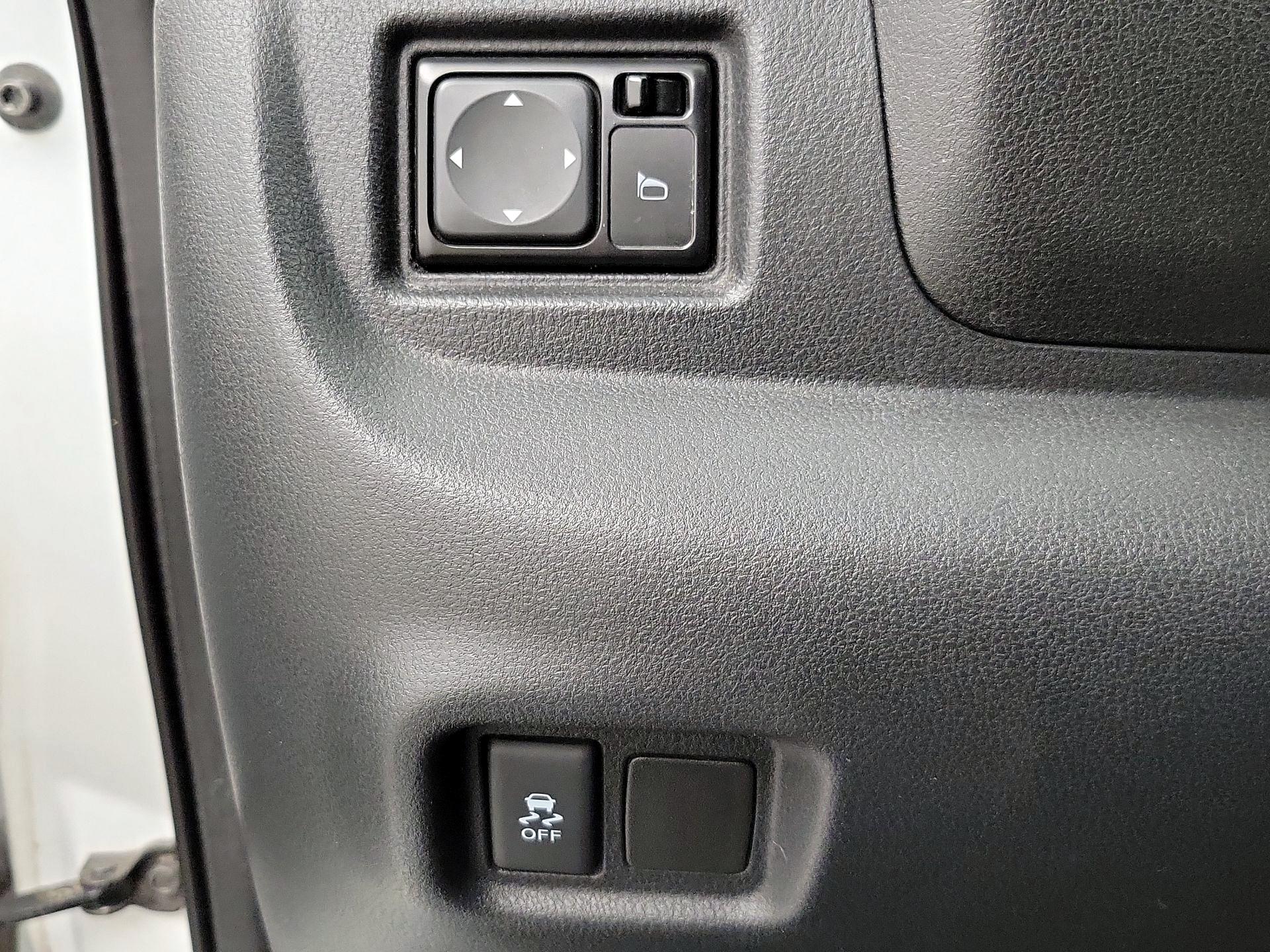 Thumbnail: 2015 Nissan Versa Note - 13