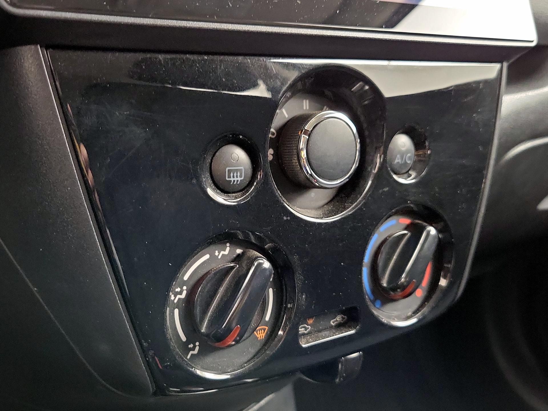 Thumbnail: 2015 Nissan Versa Note - 15