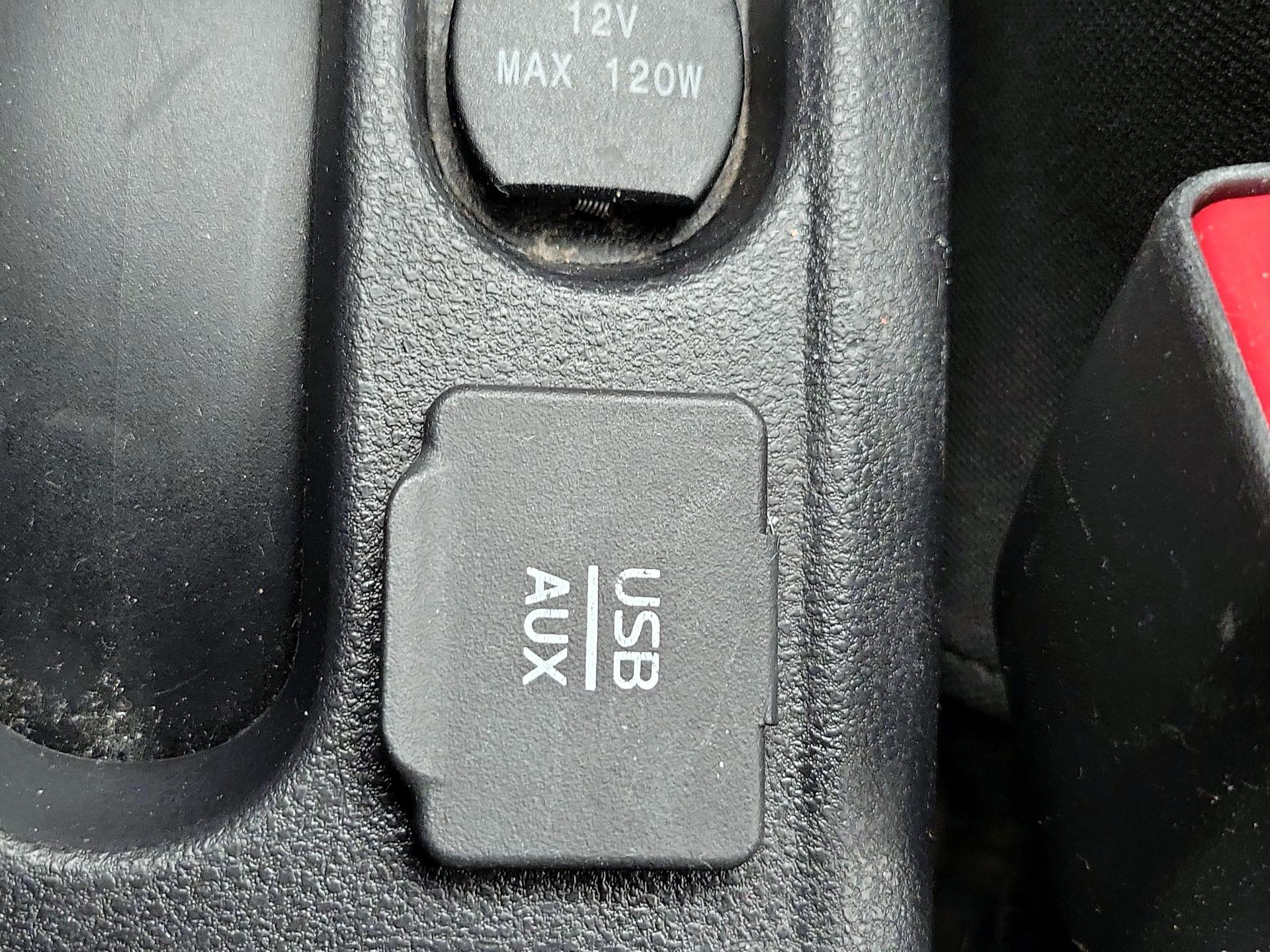 Thumbnail: 2015 Nissan Versa Note - 17