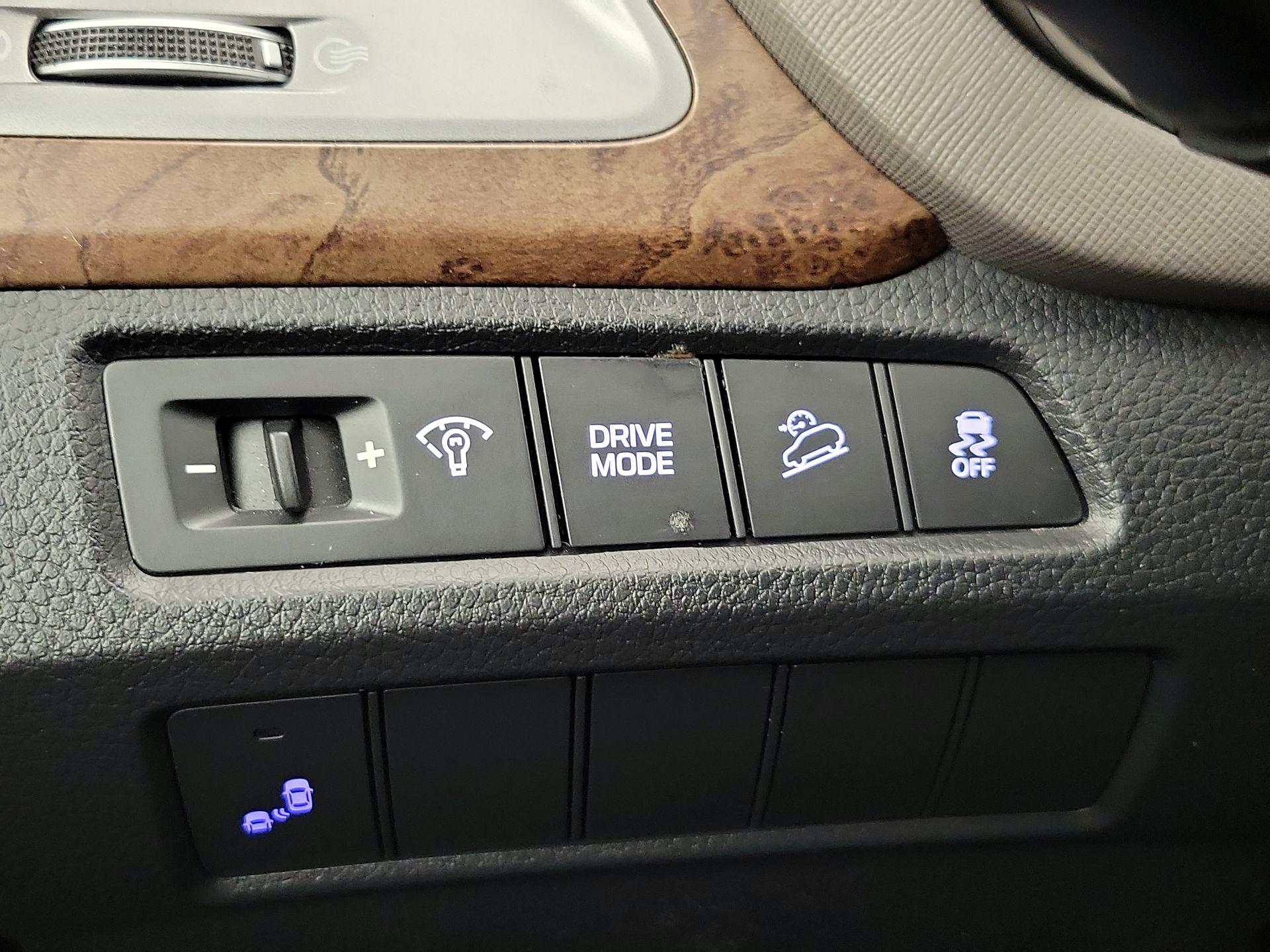 Thumbnail: 2017 Hyundai Santa Fe - 13