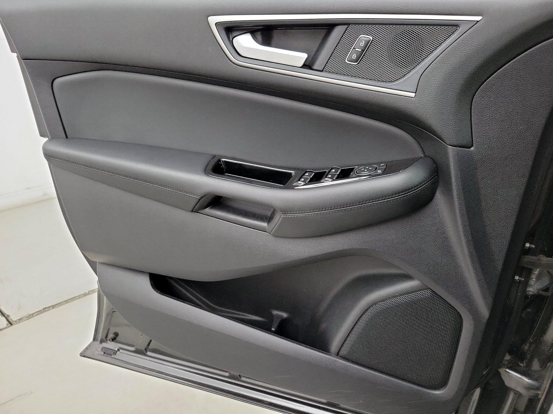 Thumbnail: 2020 Ford Edge - 12