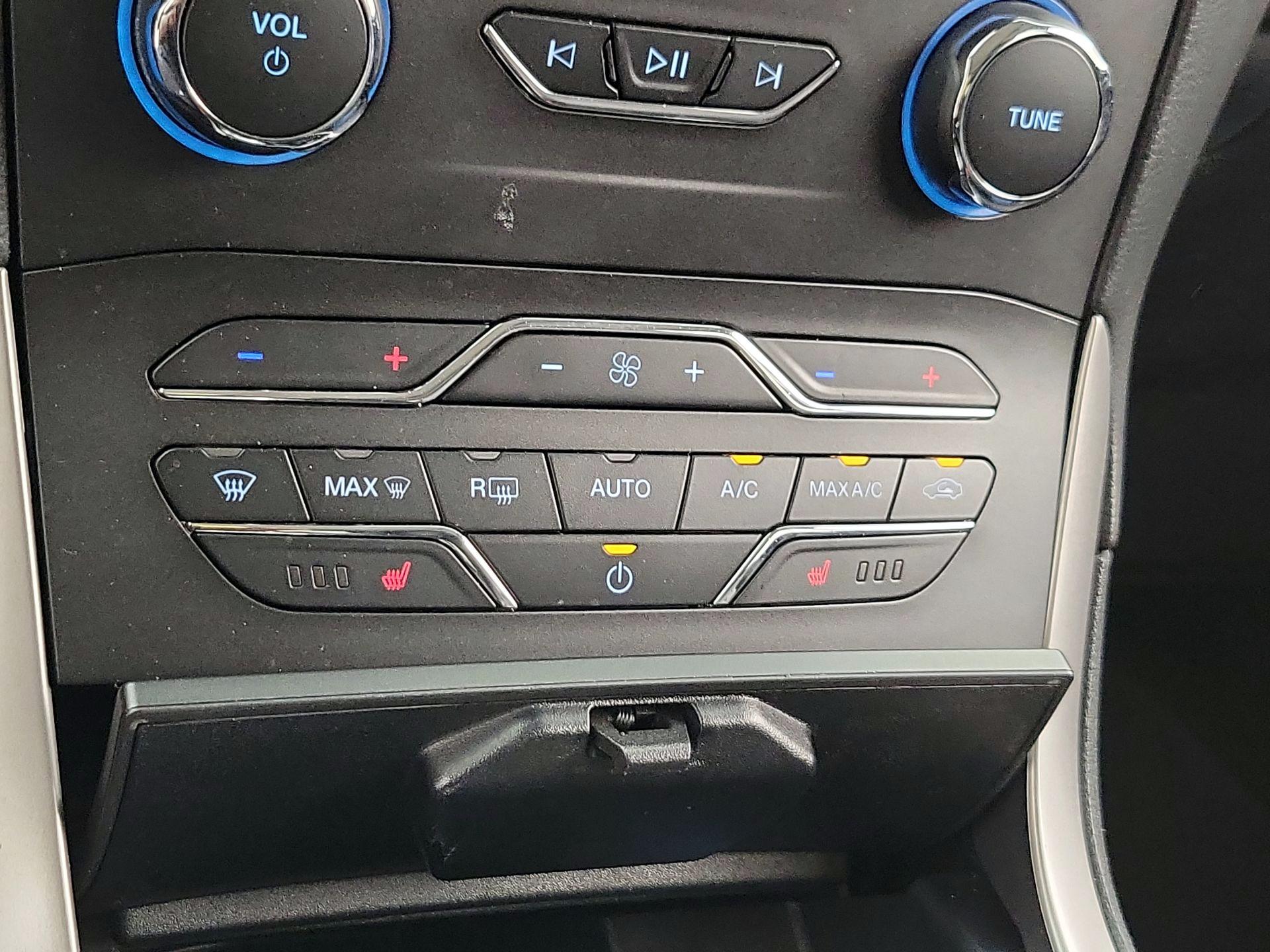 Thumbnail: 2020 Ford Edge - 17