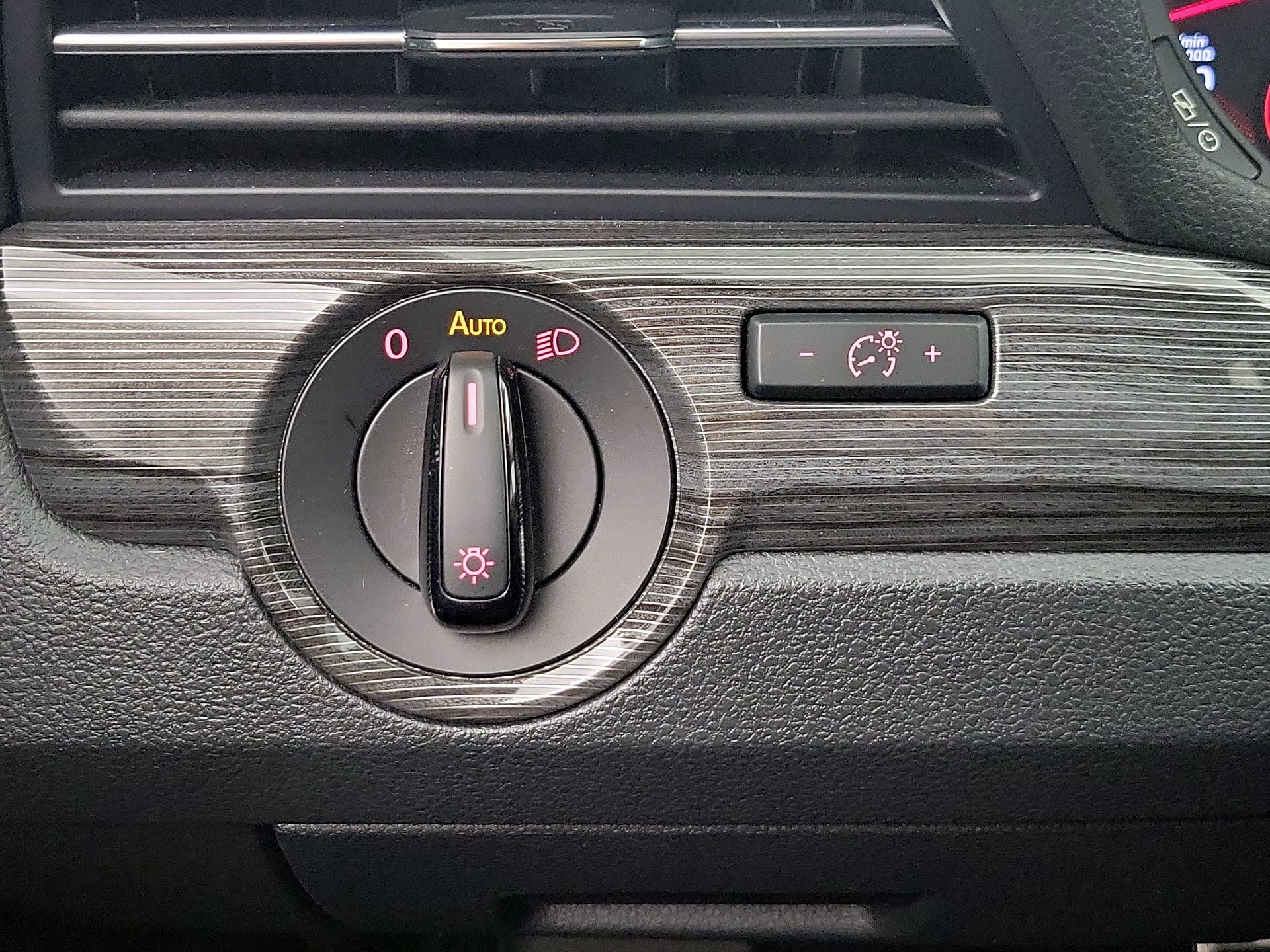 Thumbnail: 2020 Volkswagen Passat - 13