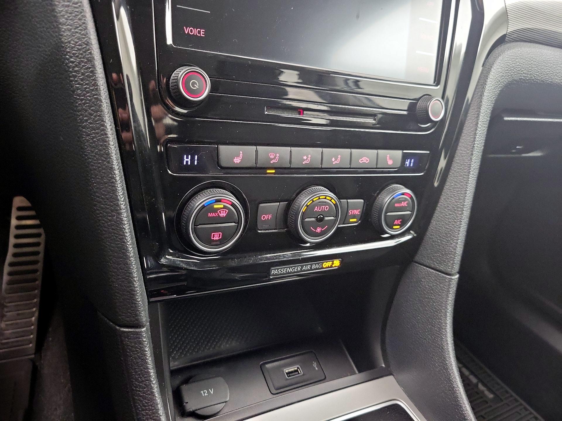 Thumbnail: 2020 Volkswagen Passat - 16