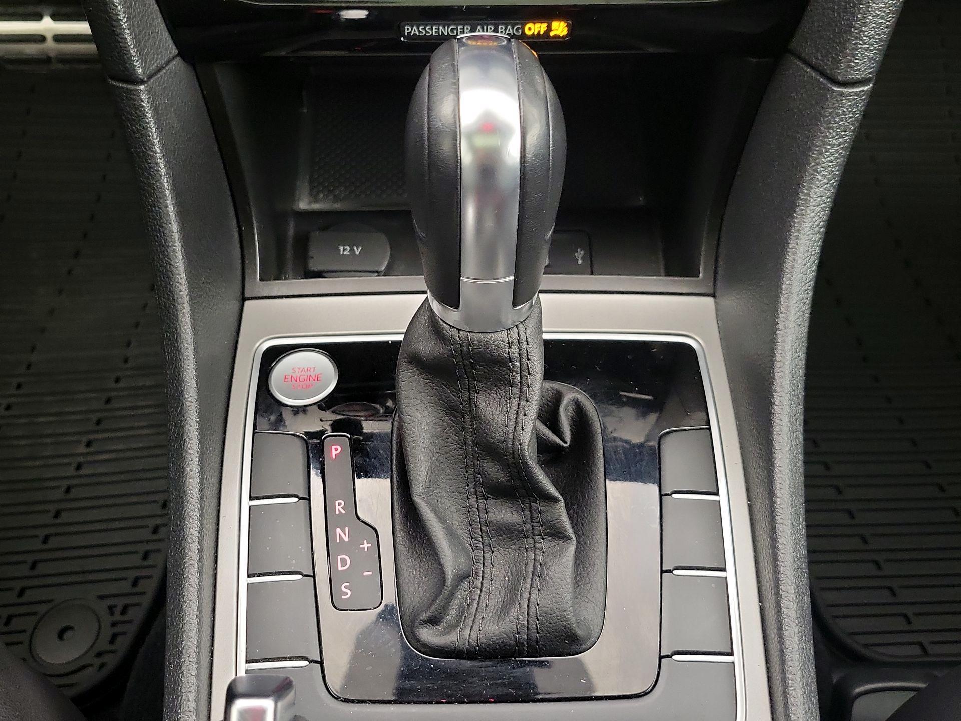 Thumbnail: 2020 Volkswagen Passat - 17