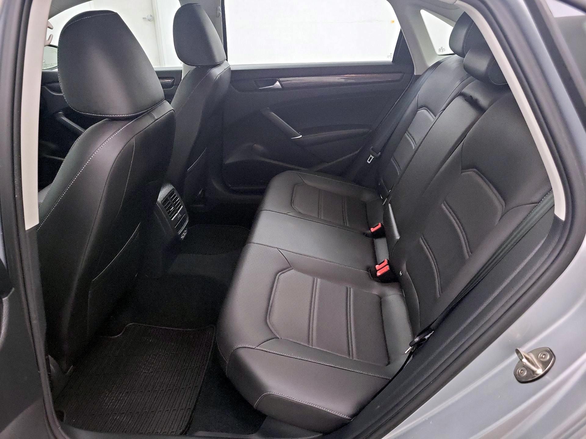 Thumbnail: 2020 Volkswagen Passat - 20