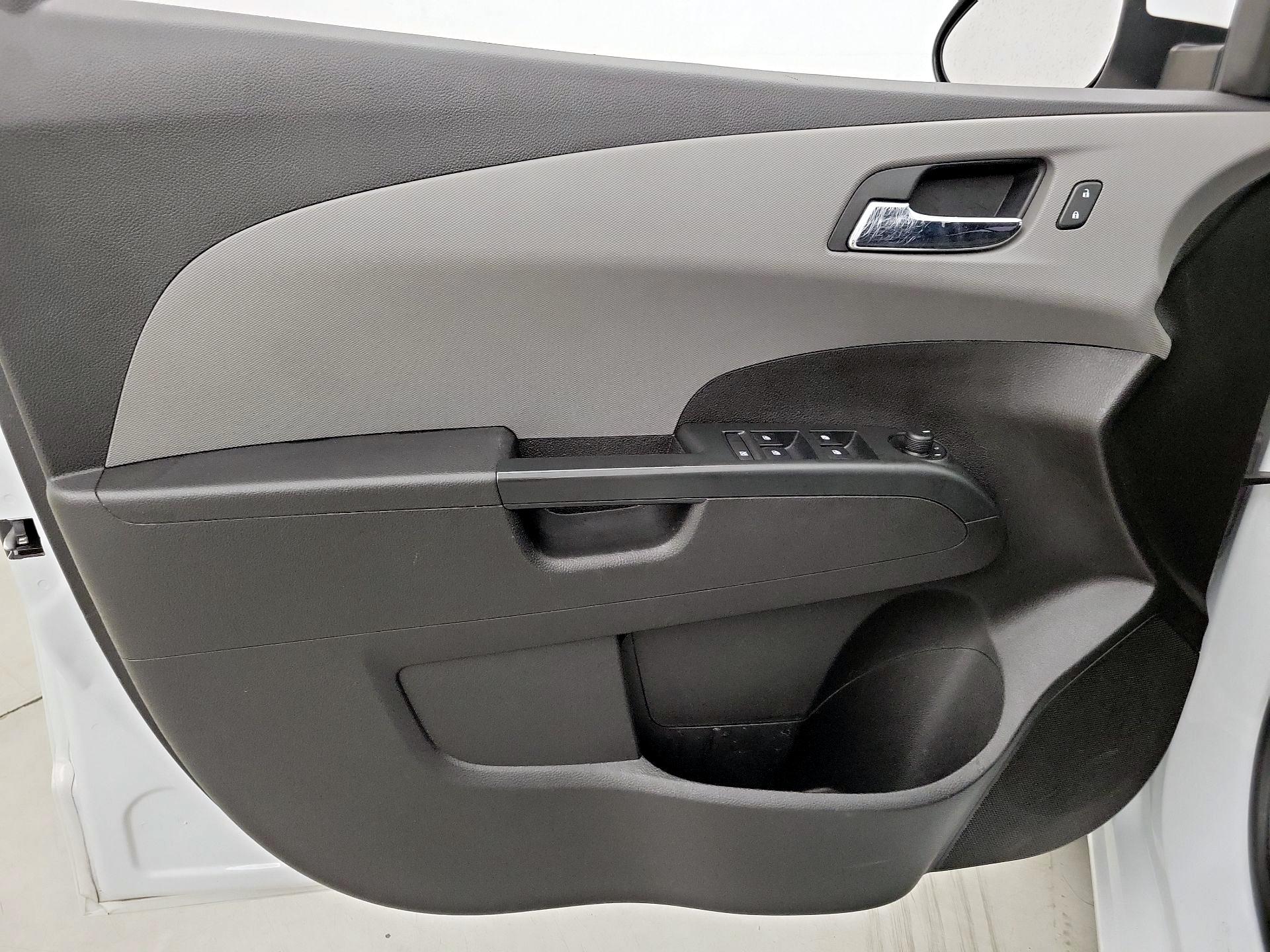 Thumbnail: 2017 Chevrolet Sonic - 12