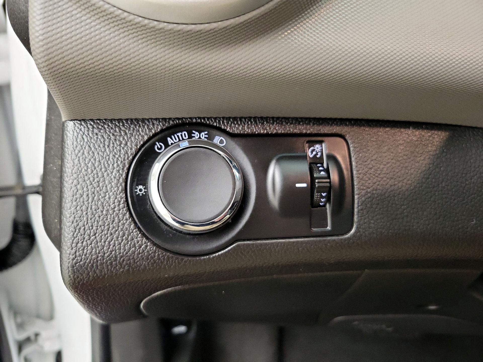 Thumbnail: 2017 Chevrolet Sonic - 13