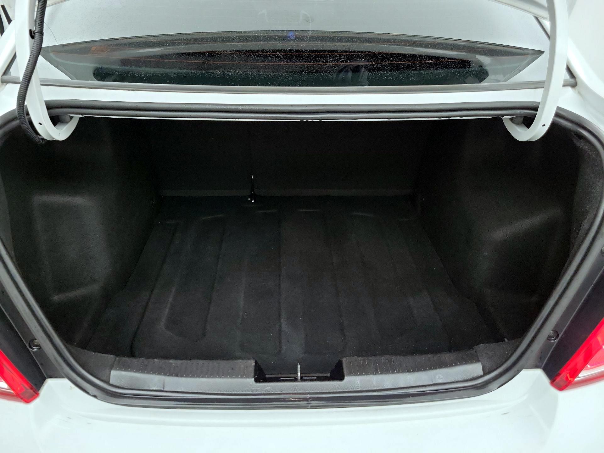 Thumbnail: 2017 Chevrolet Sonic - 20