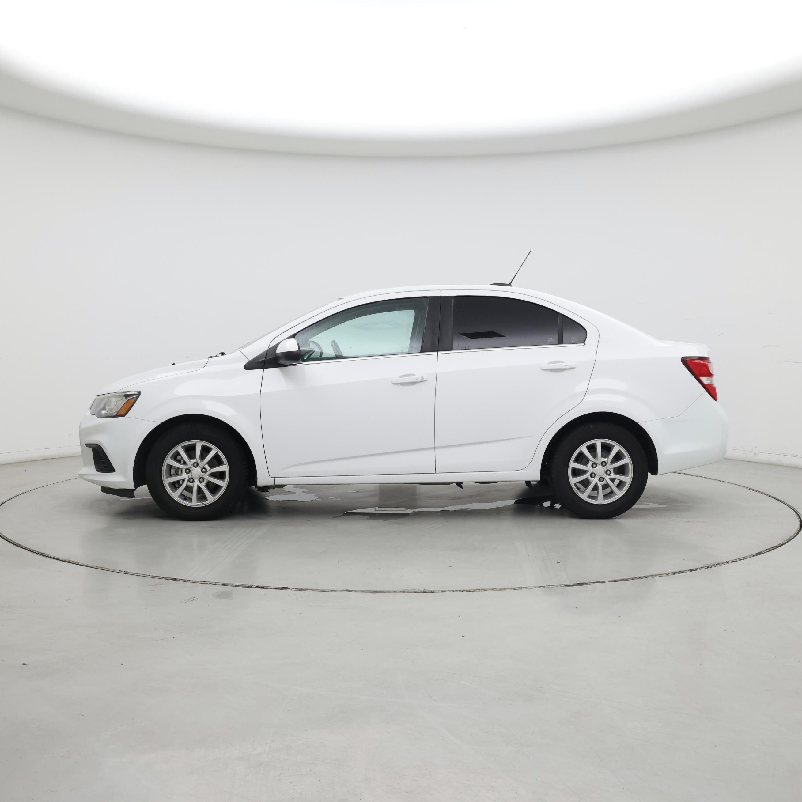 Thumbnail: 2017 Chevrolet Sonic - 3