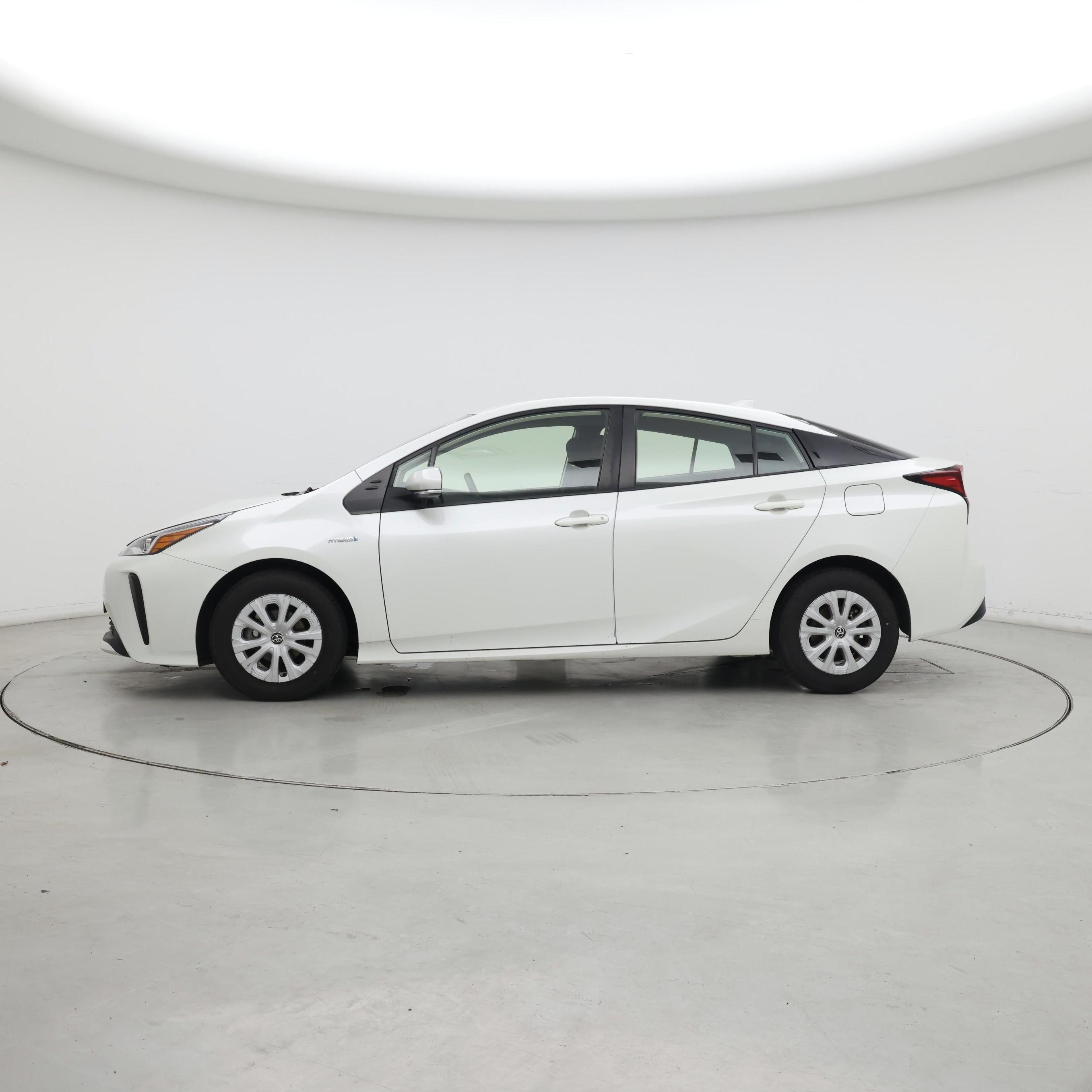 Thumbnail: 2019 Toyota Prius - 3