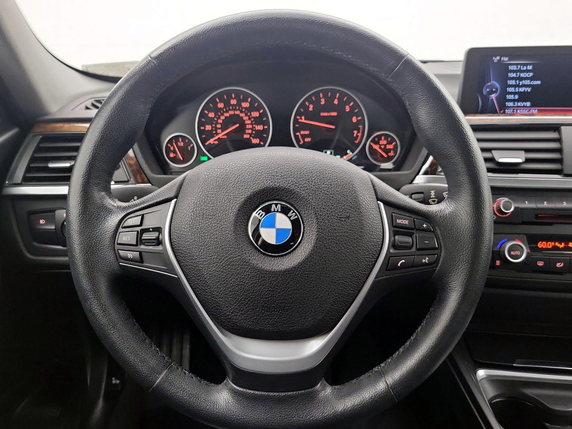 Thumbnail: 2015 BMW 3 Series - 10