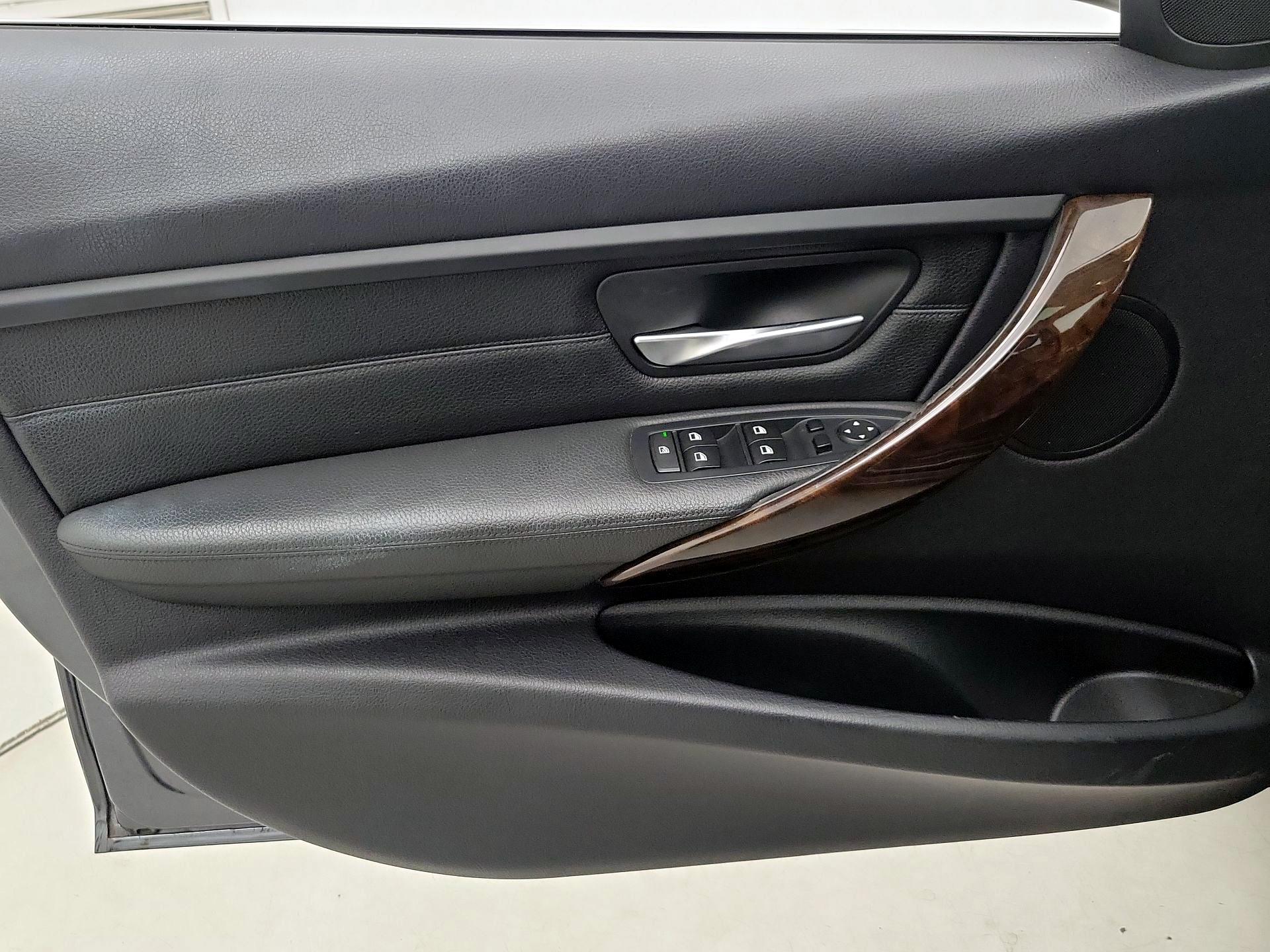 Thumbnail: 2015 BMW 3 Series - 12