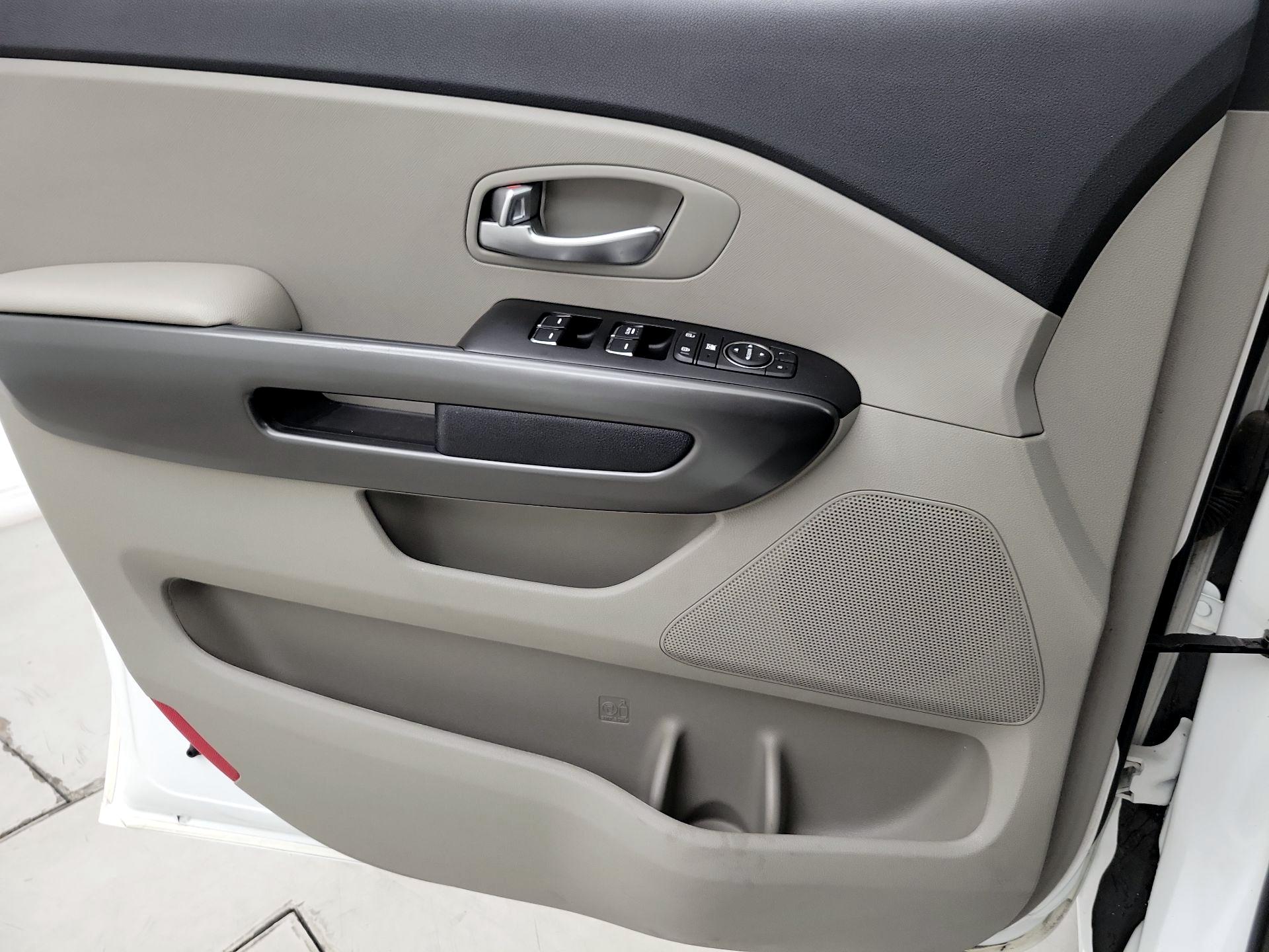 Thumbnail: 2019 Kia Sedona - 12