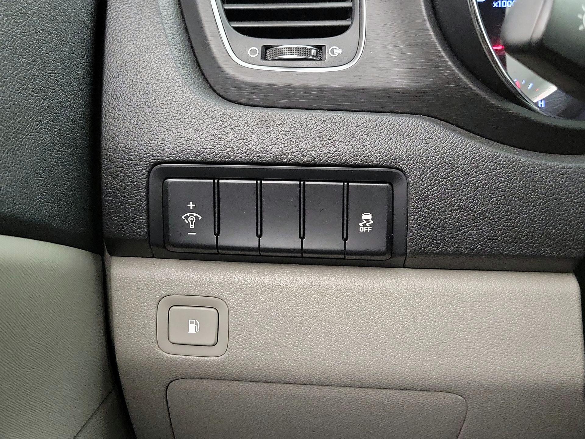 Thumbnail: 2019 Kia Sedona - 13