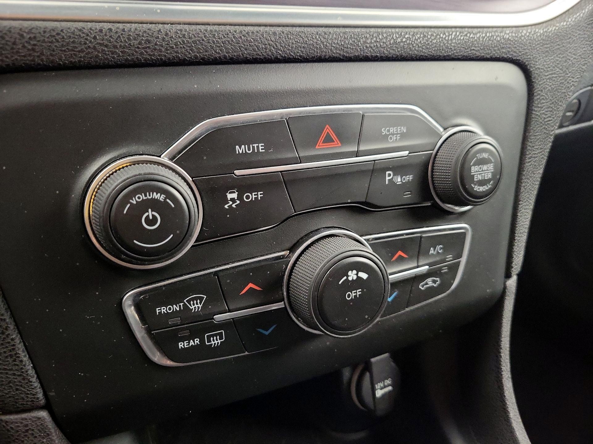 Thumbnail: 2018 Dodge Charger - 16