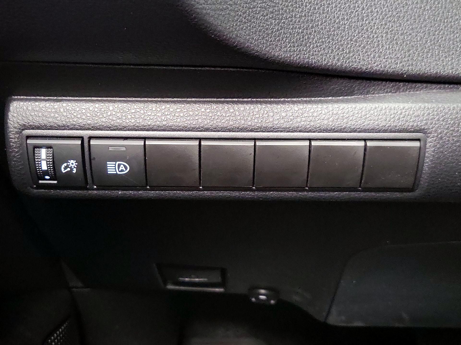 Thumbnail: 2025 Toyota Corolla - 13