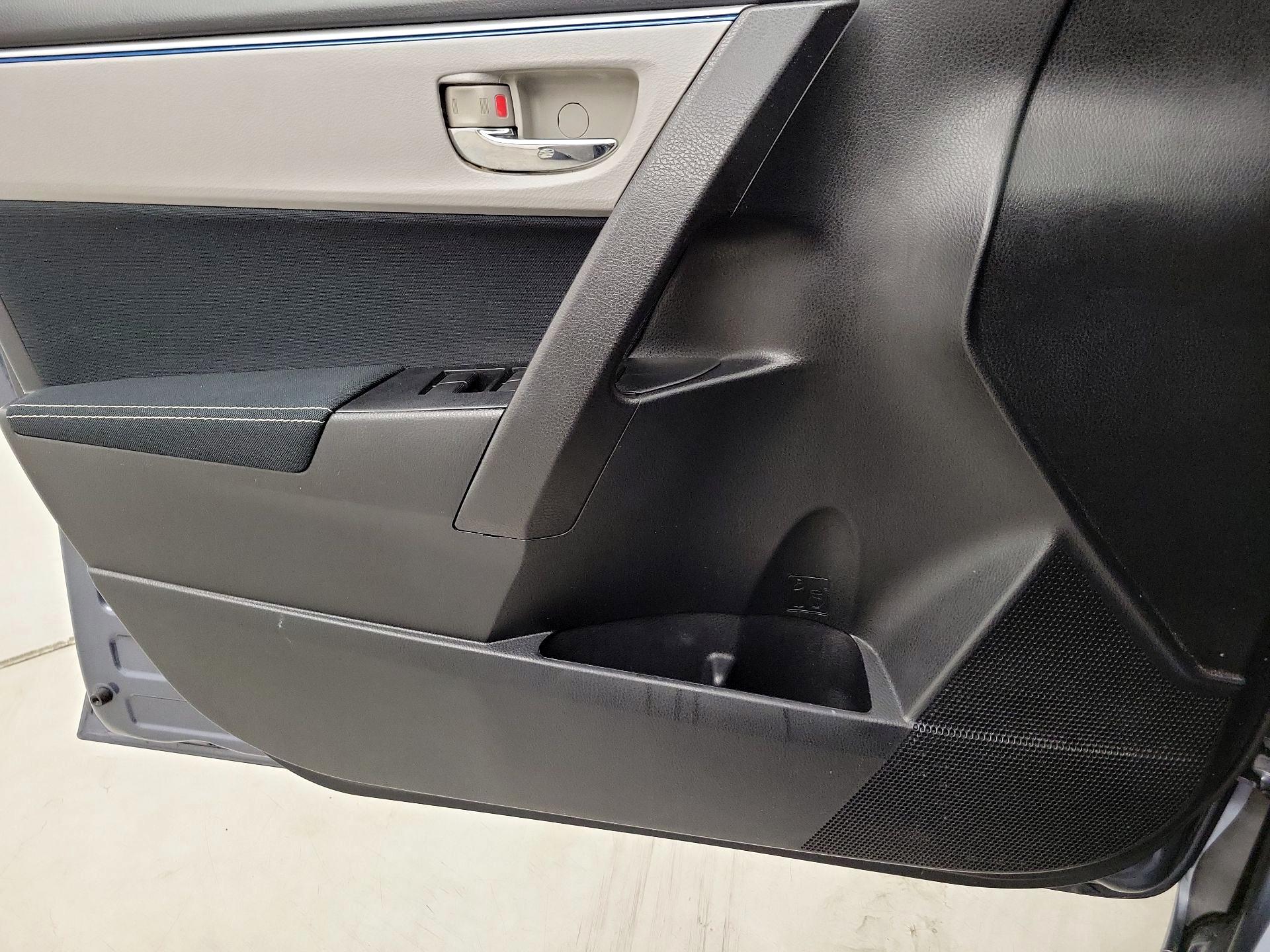 Thumbnail: 2015 Toyota Corolla - 12