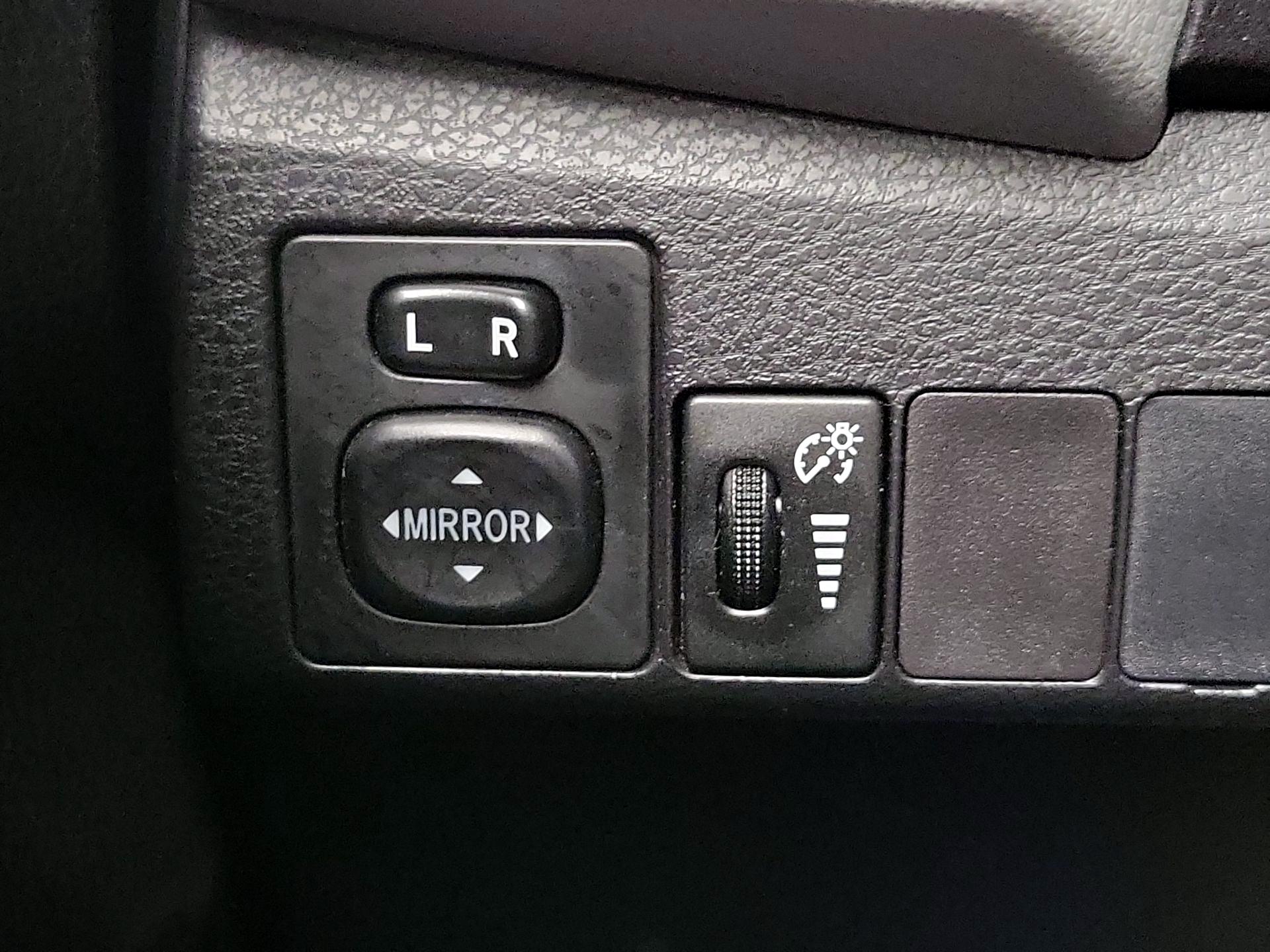 Thumbnail: 2015 Toyota Corolla - 13