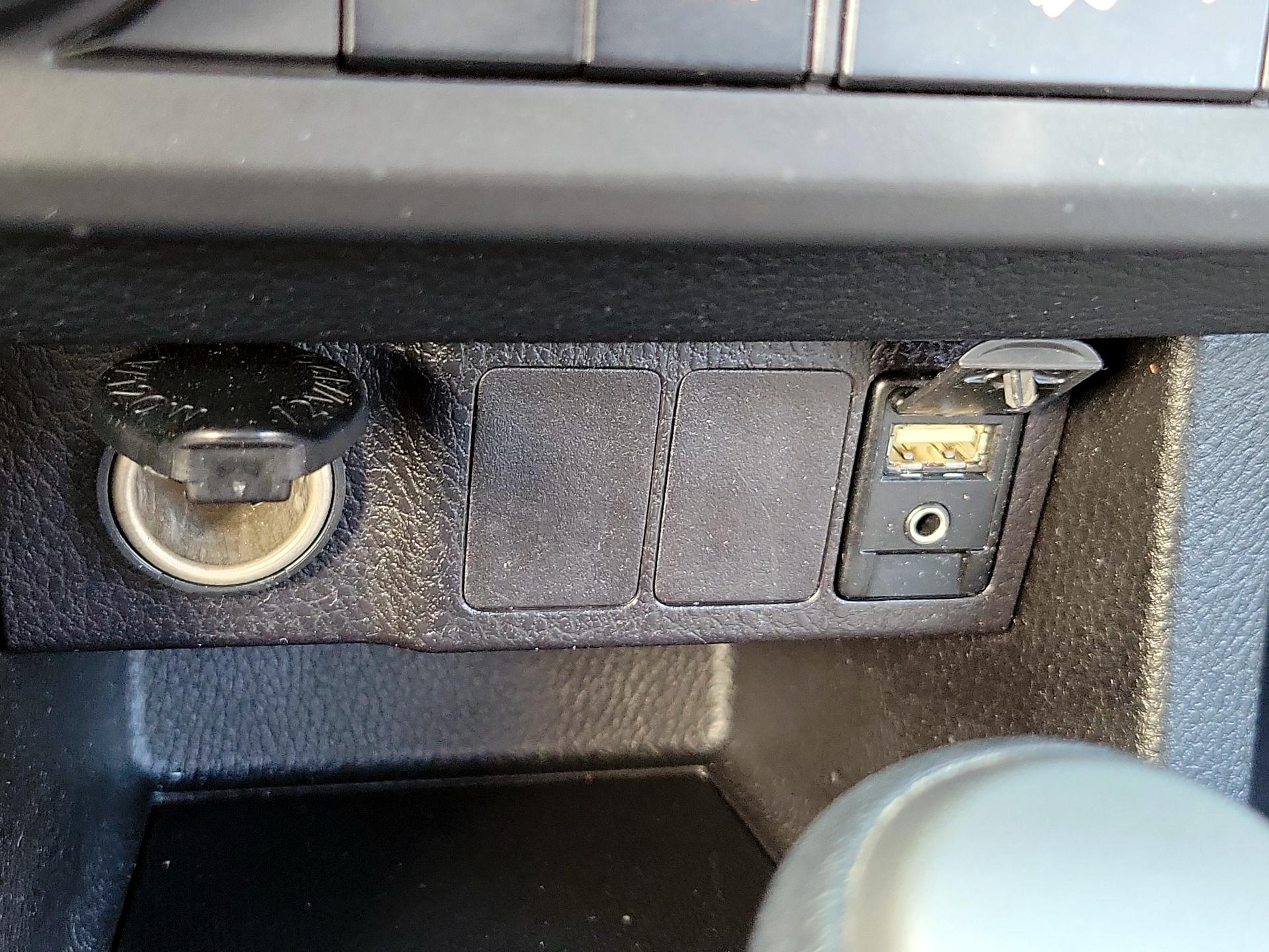 Thumbnail: 2015 Toyota Corolla - 18