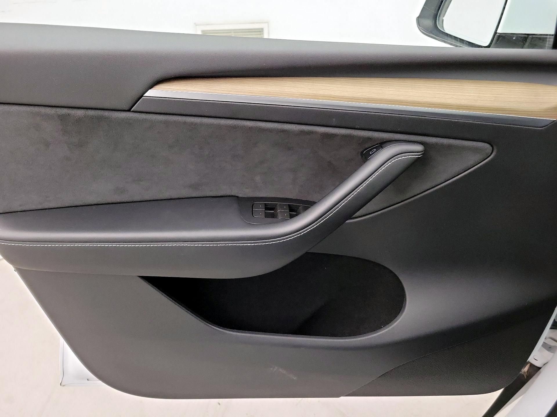 Thumbnail: 2023 Tesla Model Y - 12