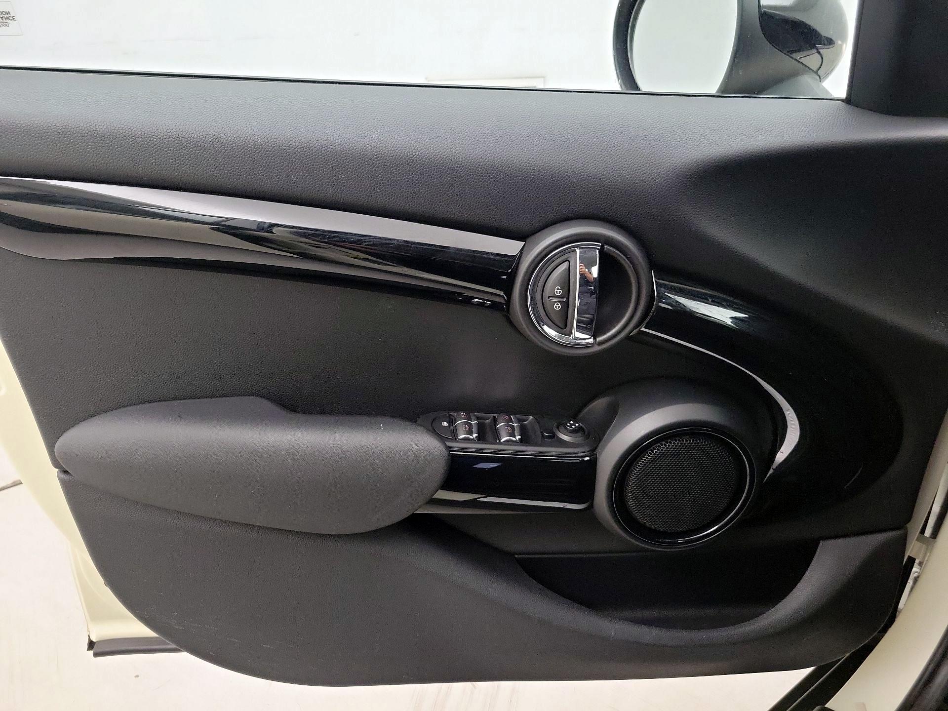 Thumbnail: 2017 MINI Cooper Hardtop - 12