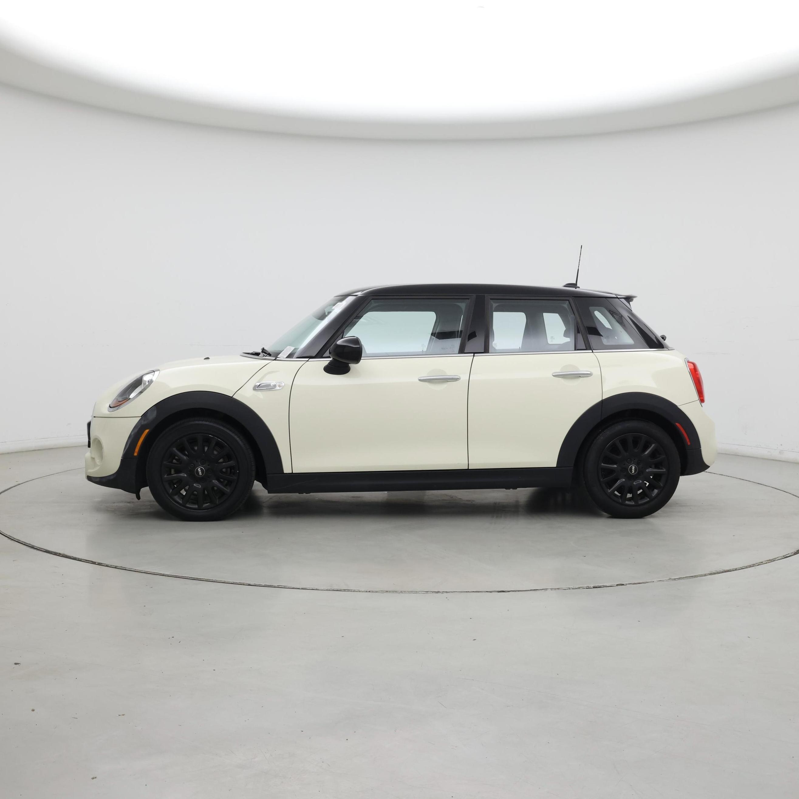 Thumbnail: 2017 MINI Cooper Hardtop - 3