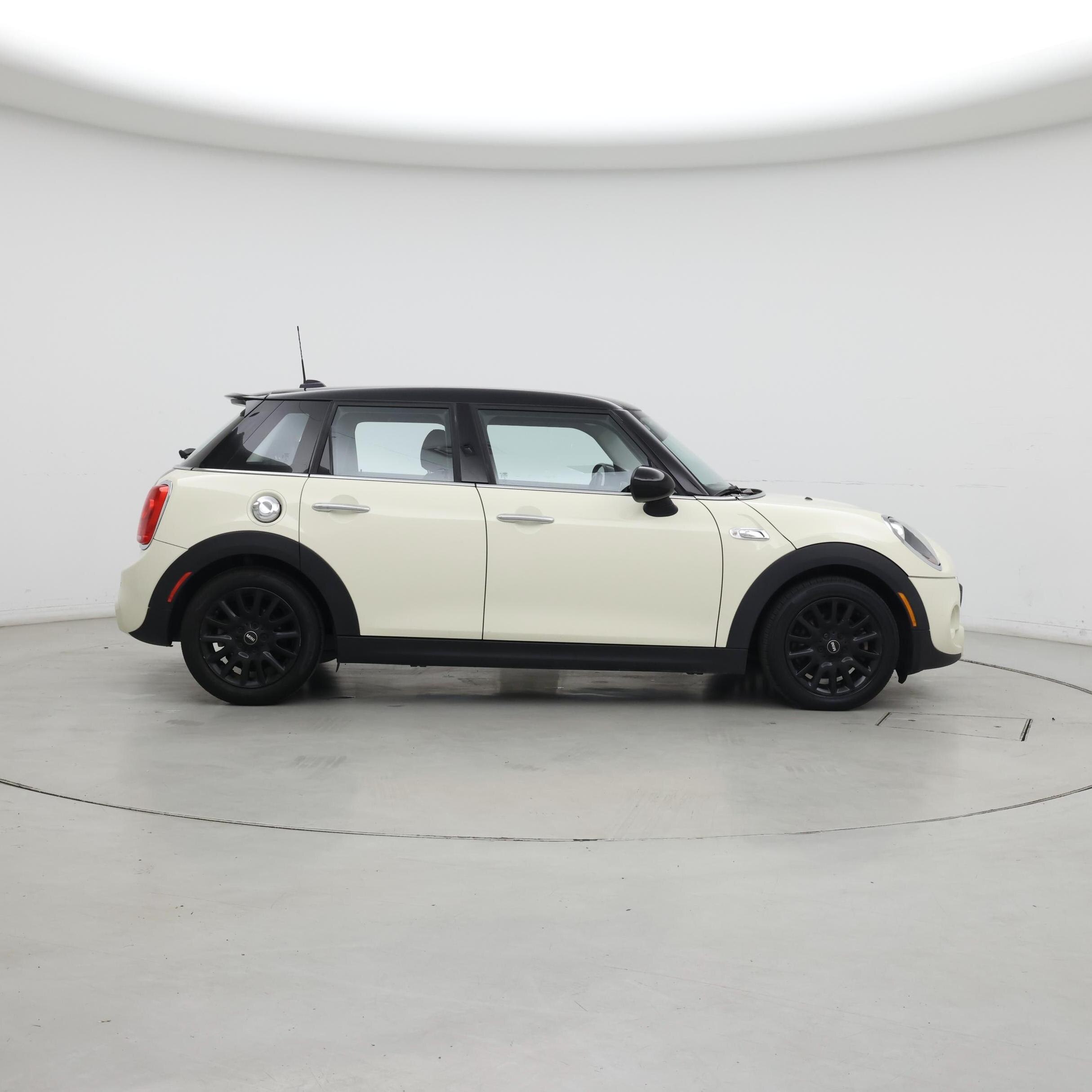Thumbnail: 2017 MINI Cooper Hardtop - 7
