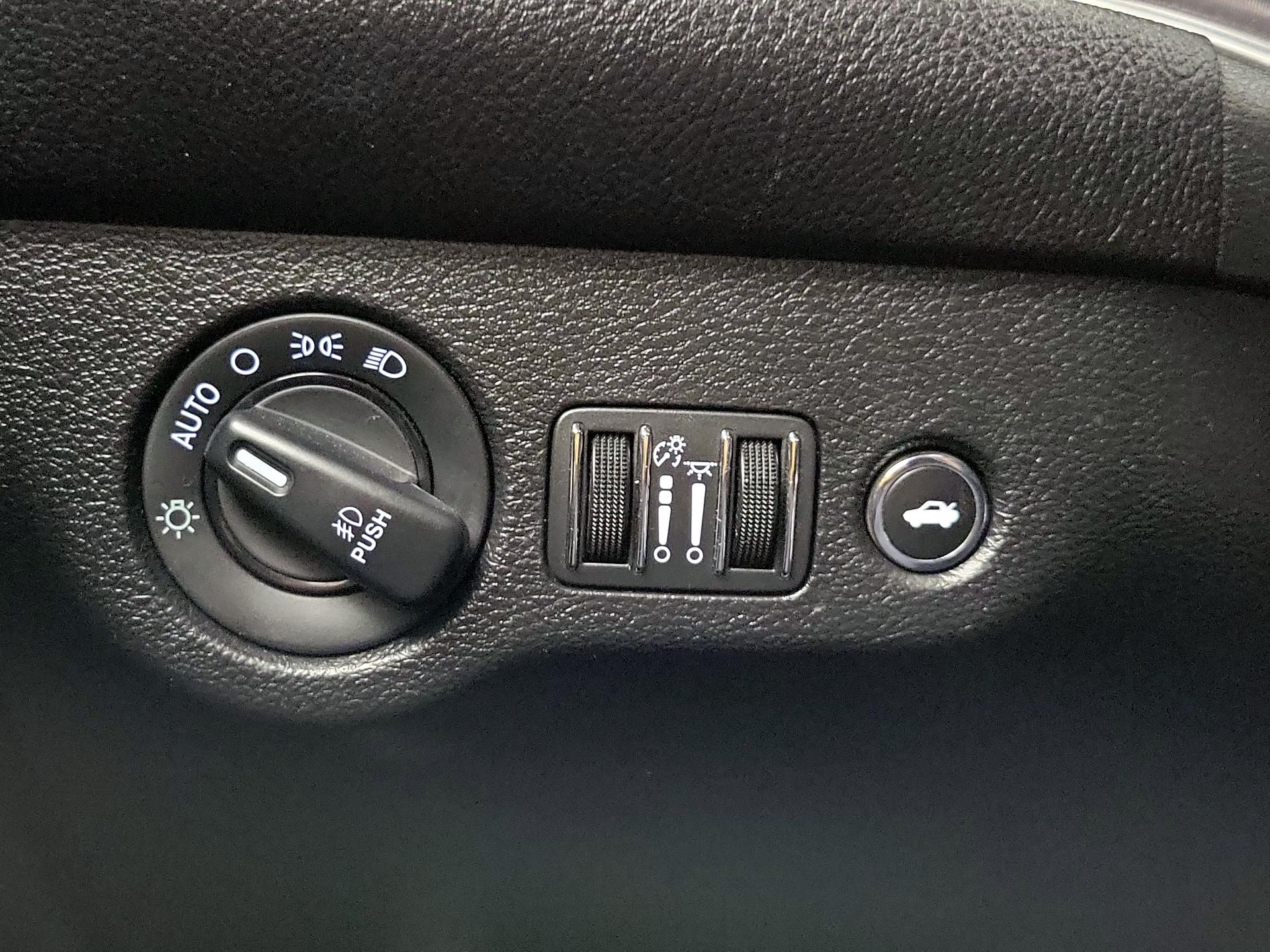 Thumbnail: 2019 Dodge Challenger - 13