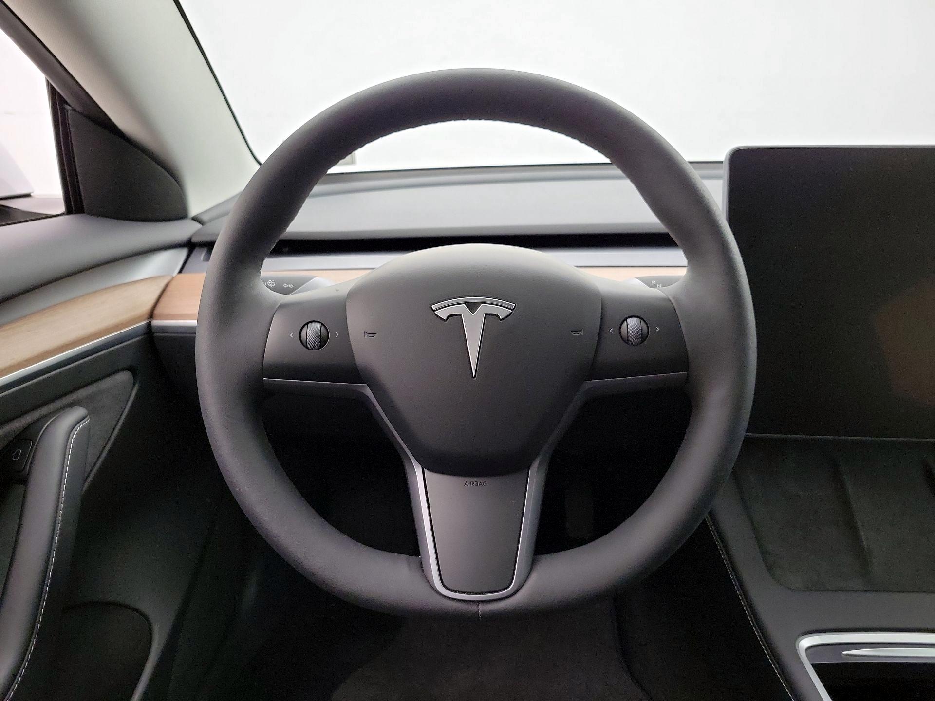 Thumbnail: 2023 Tesla Model 3 - 10