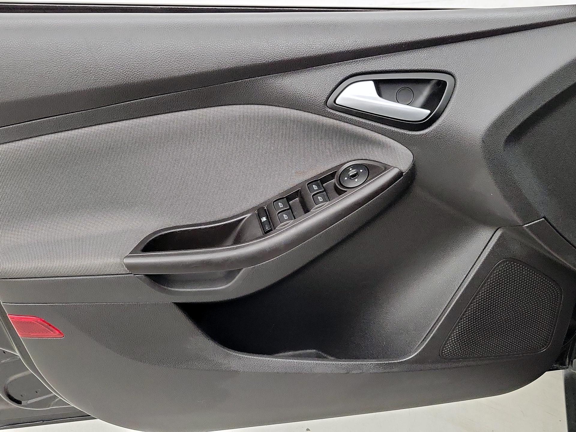 Thumbnail: 2014 Ford Focus - 12