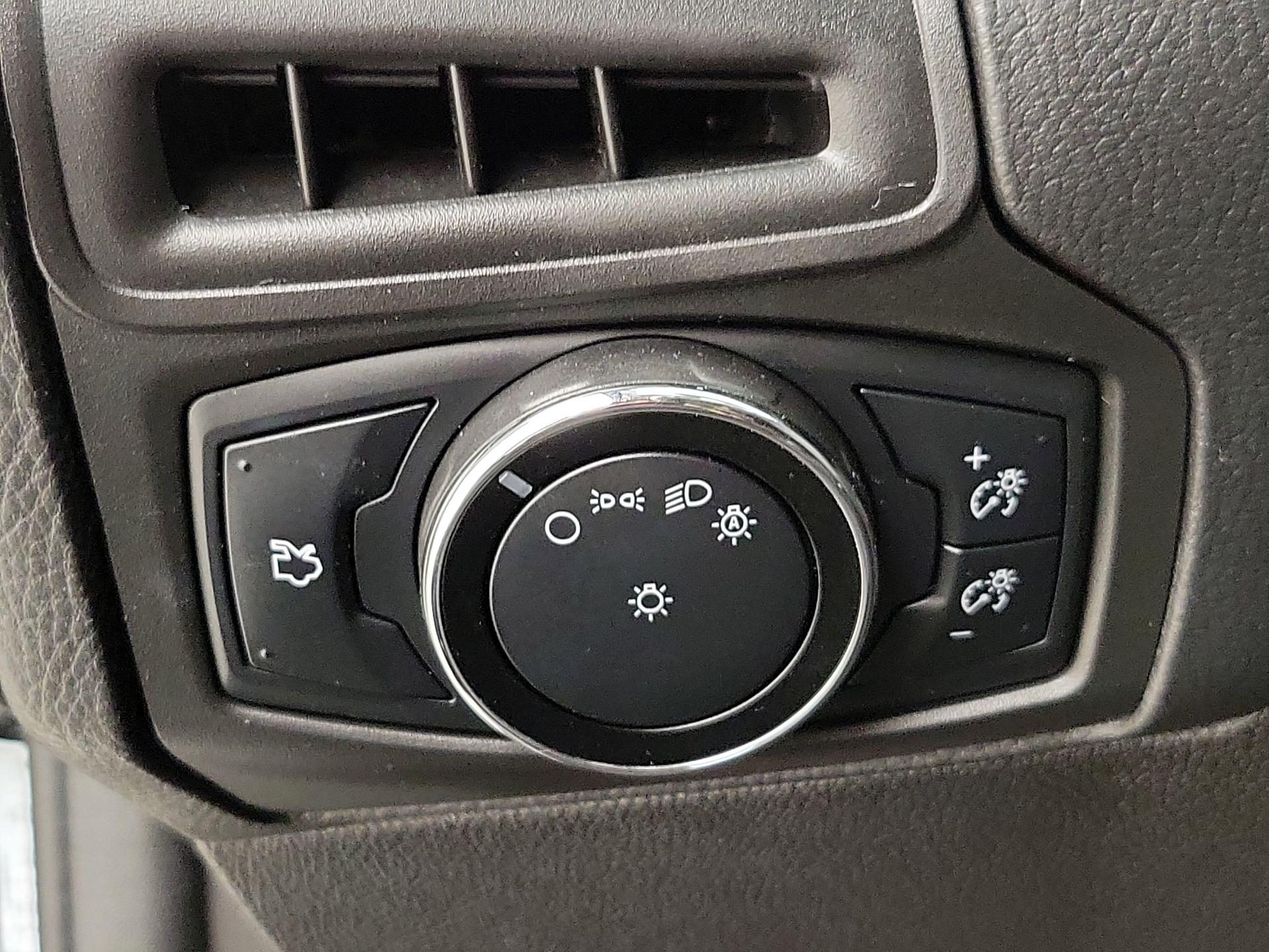 Thumbnail: 2014 Ford Focus - 13